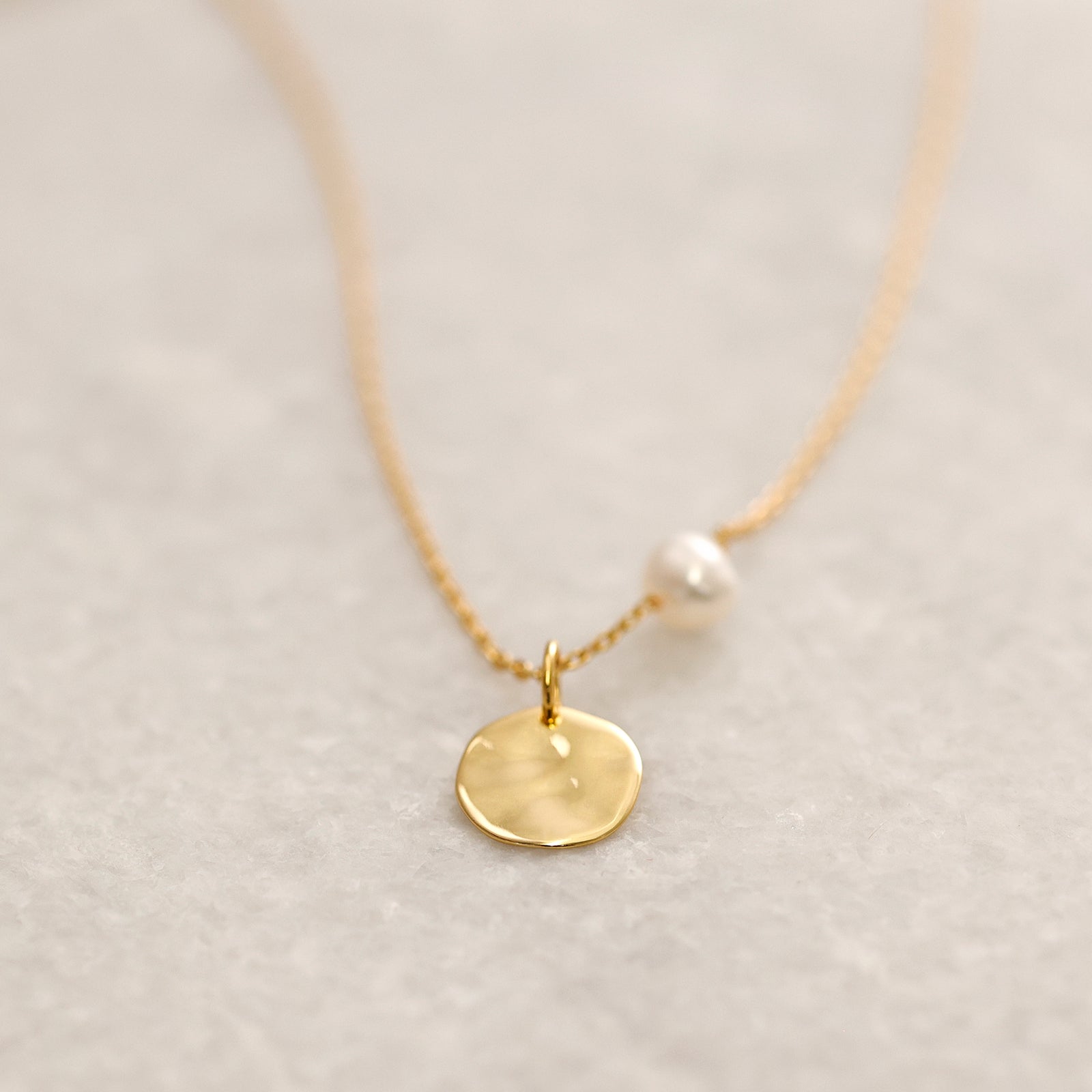 Hammerschlag Plättchen-Kette mit Süßwasserperlen - 925er Sterling Silber Damen Halskette VIVIANNASCHMUCK