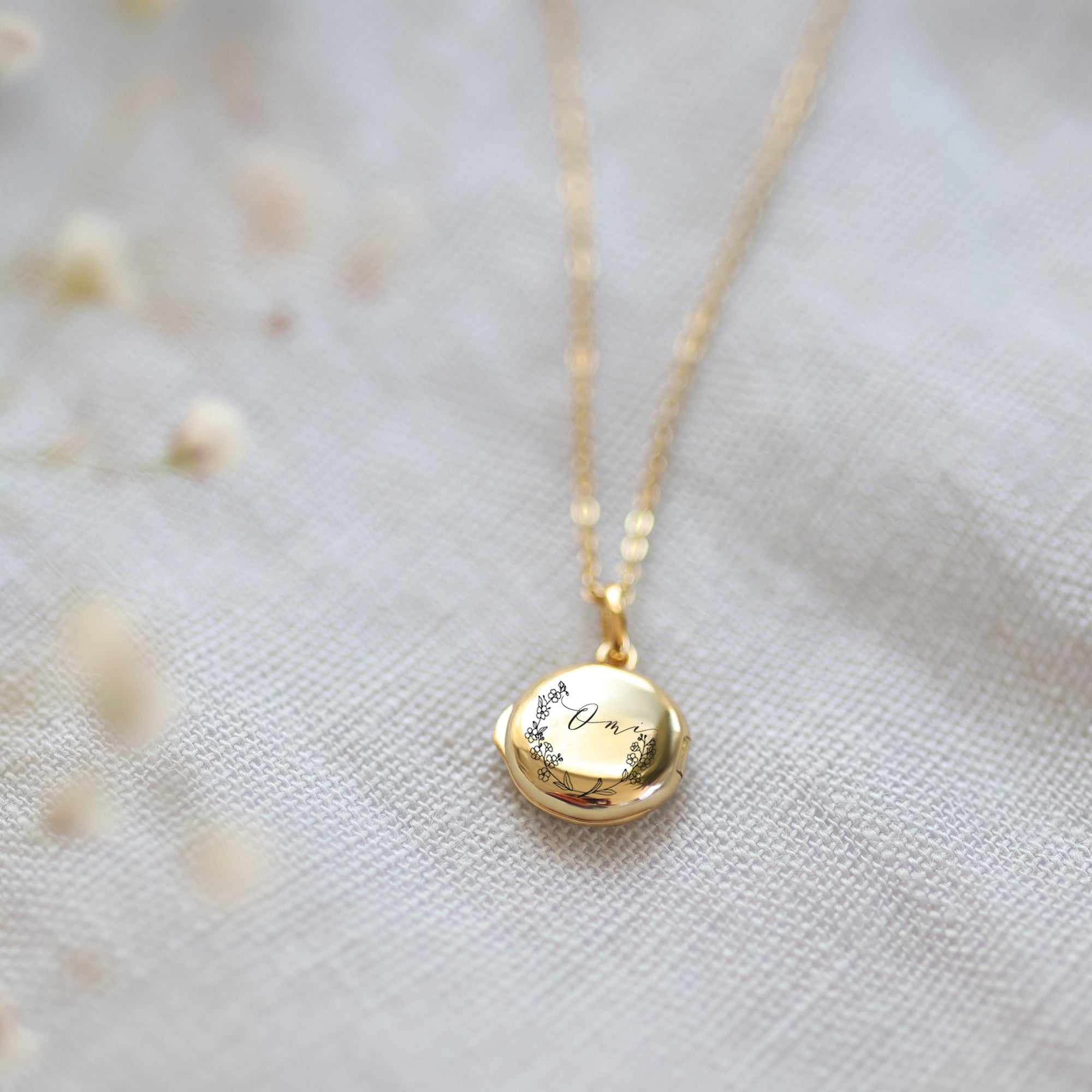 Gift for Grandma with Card - Personalized mini medallion