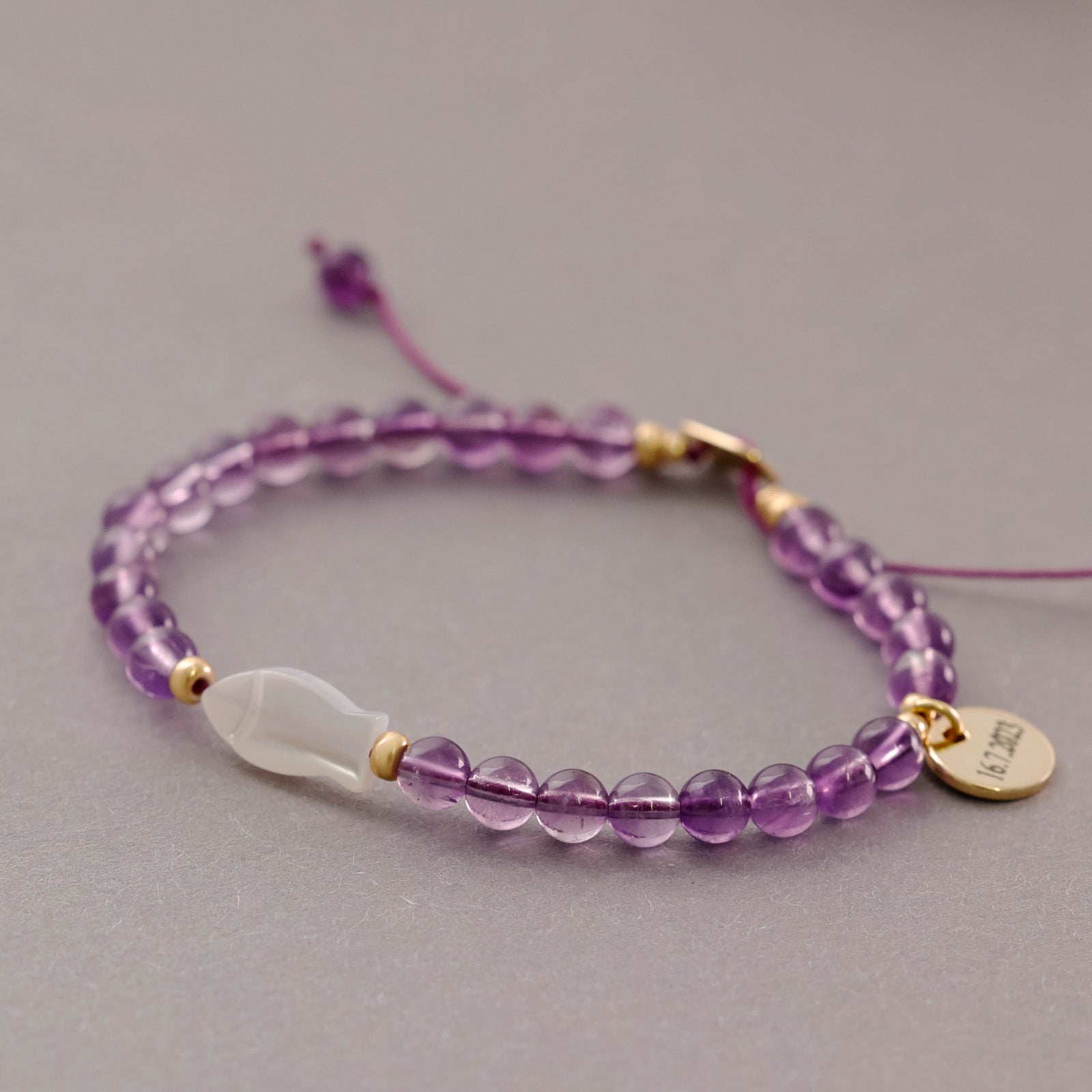 Amethyst Perlmutt-Ichthys Armband - 925er Sterling Silber - Geschenk zur Kommunion mit Karte