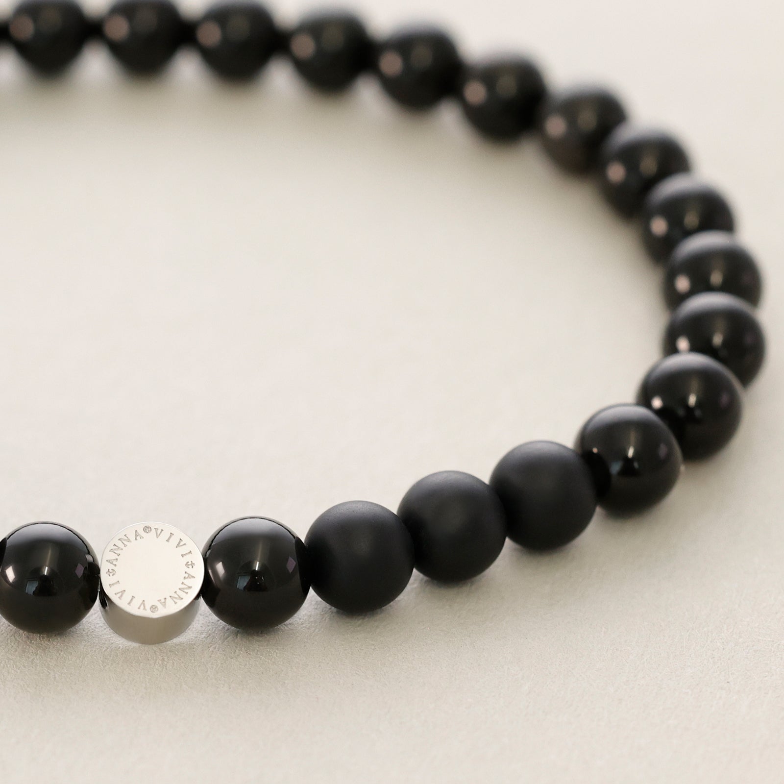 Armband mit Obsidian- und schwarzen mattierten Onyx-Perlen