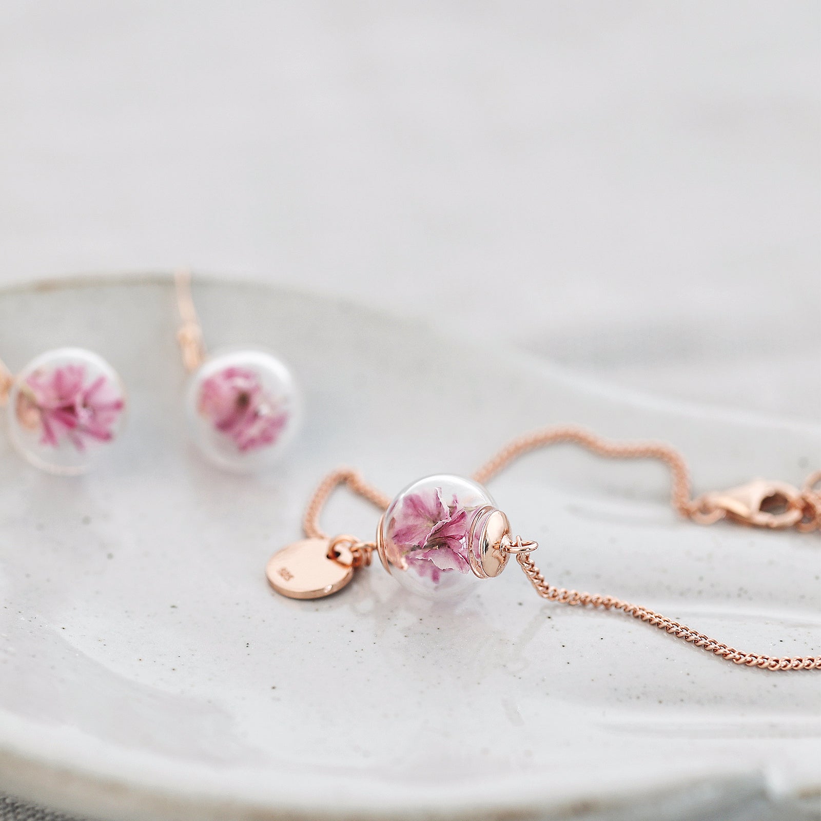Armband mit echter Blume und Gravurplättchen - 925er Silber