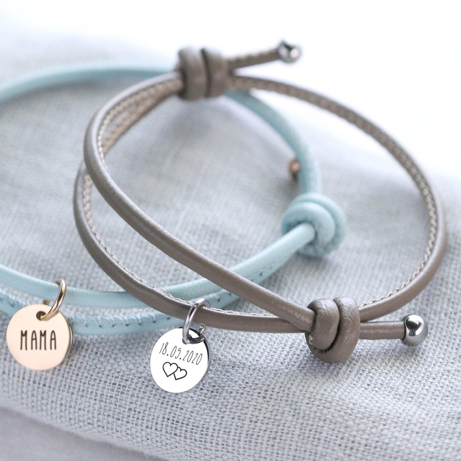 Leather bracelet with round plate - Personalized engraving - Adjustable leather bracelet - Various colors - Gift for her - A169