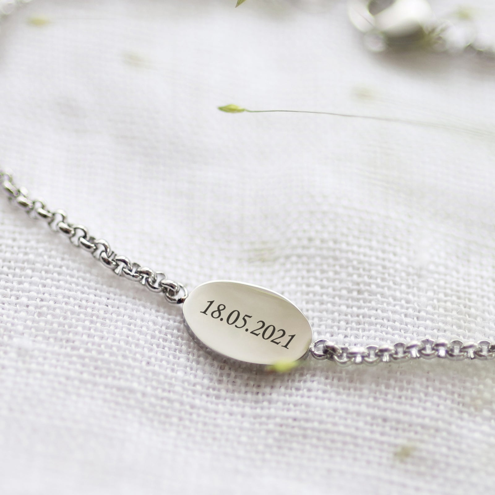 Personalisiertes Armband mit ovalen Plättchen