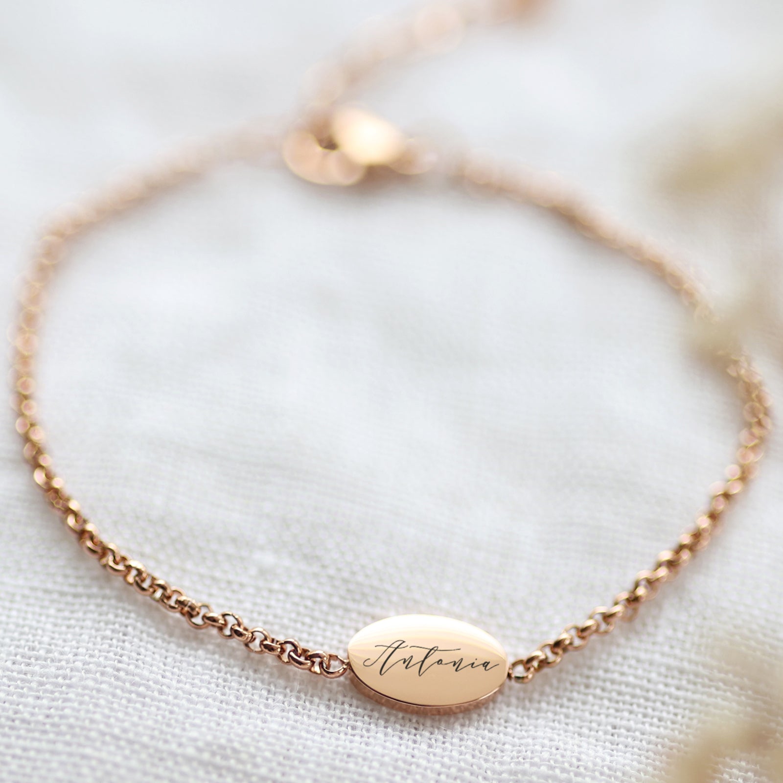 Personalisiertes Armband mit ovalen Plättchen