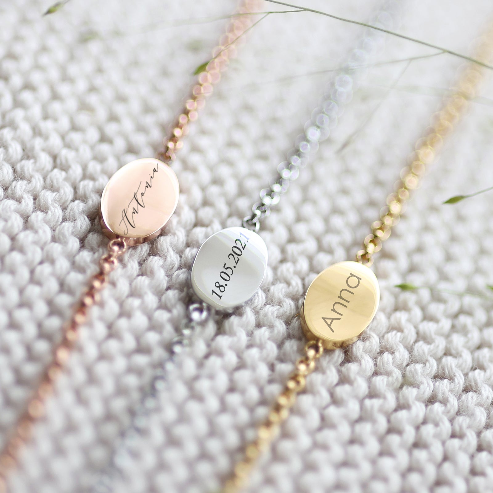 Personalisiertes Armband mit ovalen Plättchen