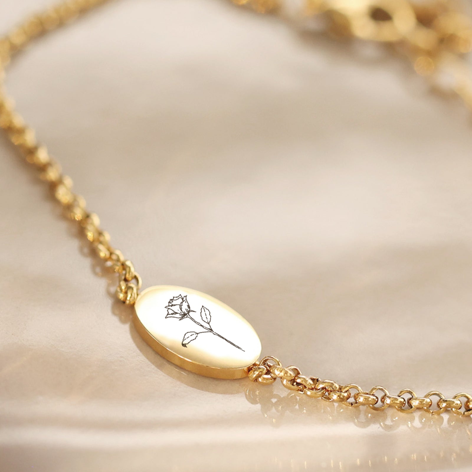 Geburtsblumen-Armband mit ovalem Gravurplättchen
