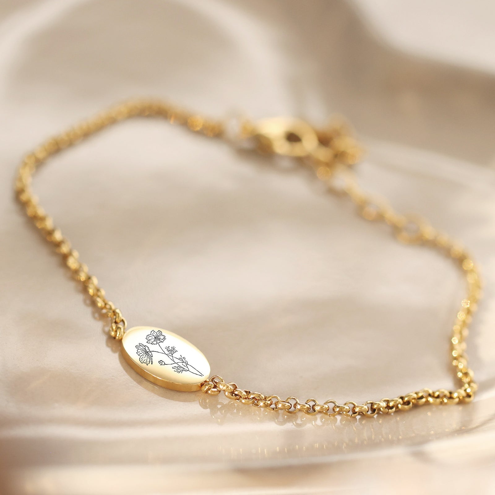 Geburtsblumen-Armband mit ovalem Gravurplättchen