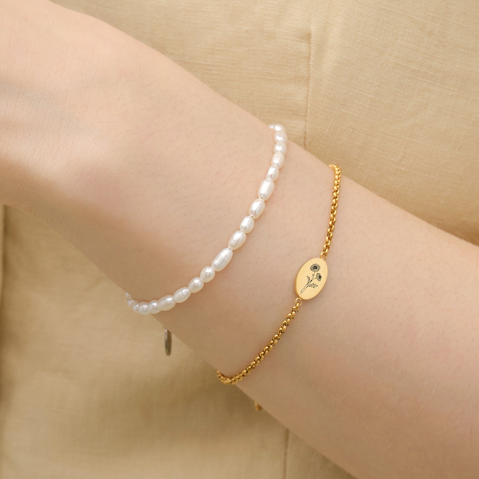 Geburtsblumen-Armband mit ovalem Gravurplättchen