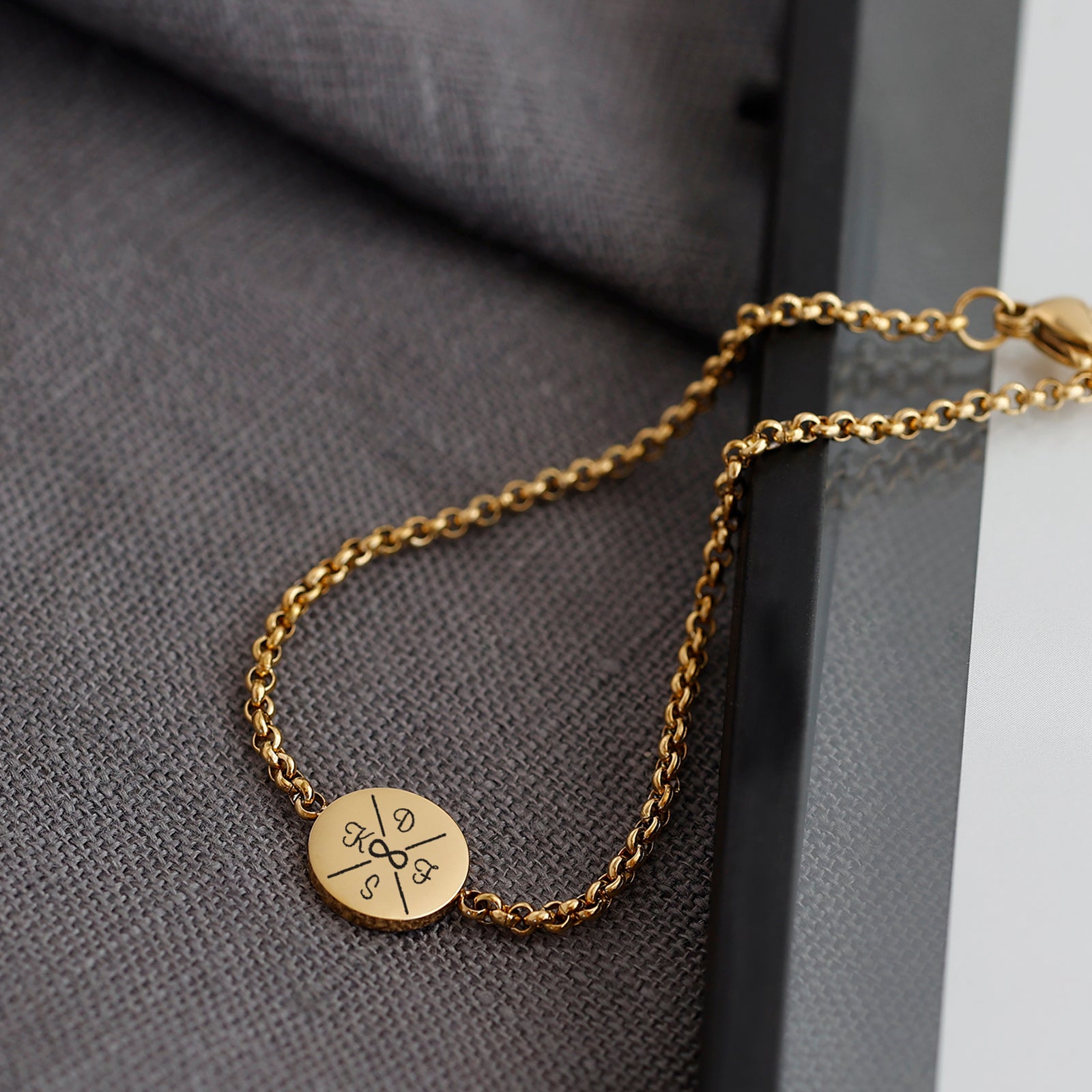 Personalisiertes Armband mit Gravur