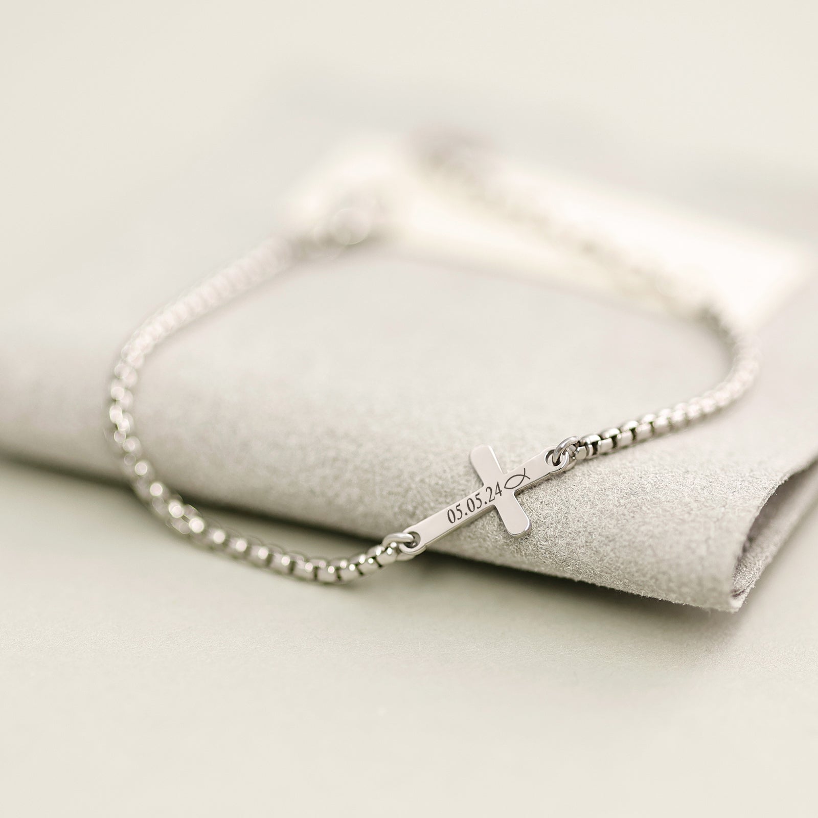 Gravierbares Kreuzarmband – Christliches Geschenk