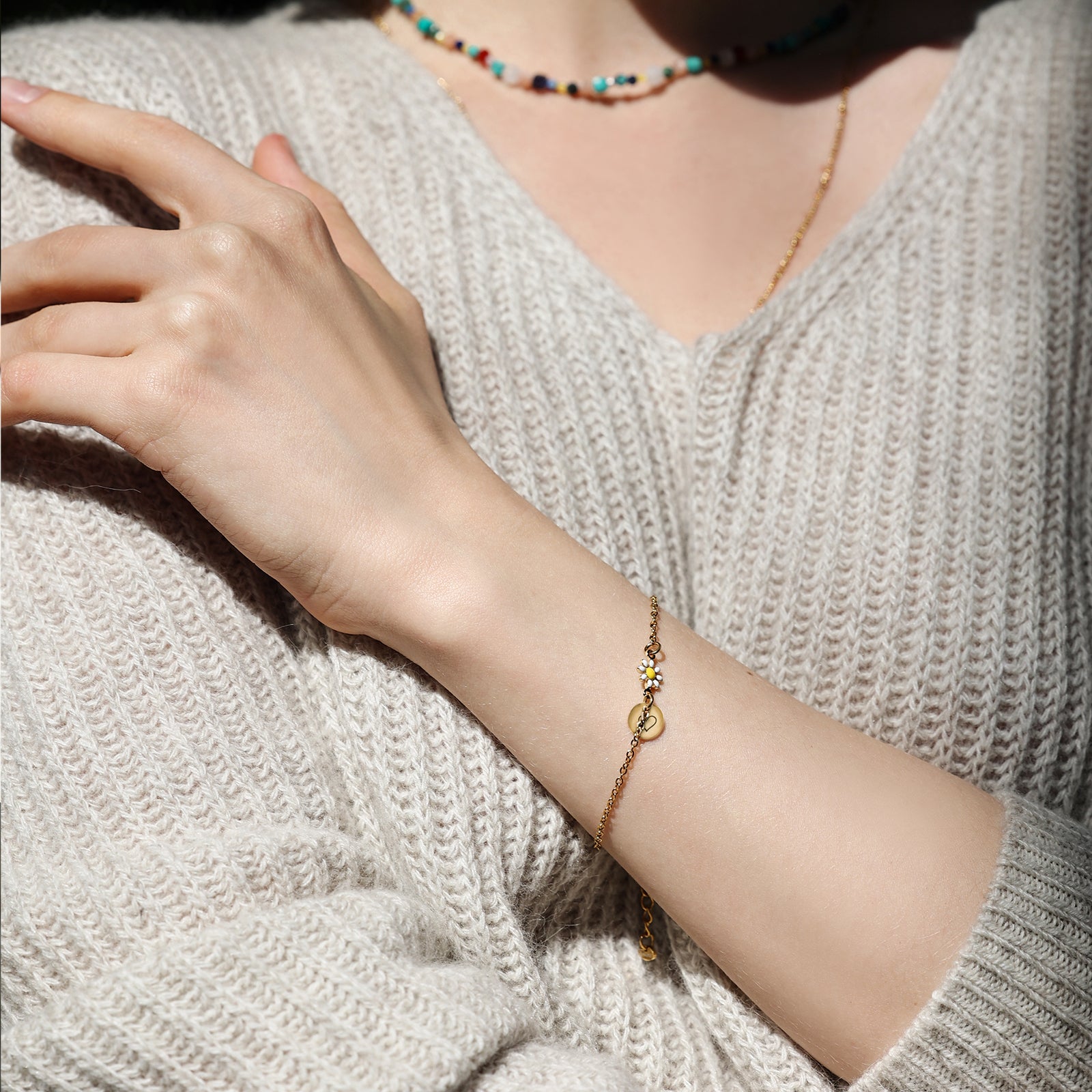 Mini-Gänseblümchen Armkette mit Gravurplättchen