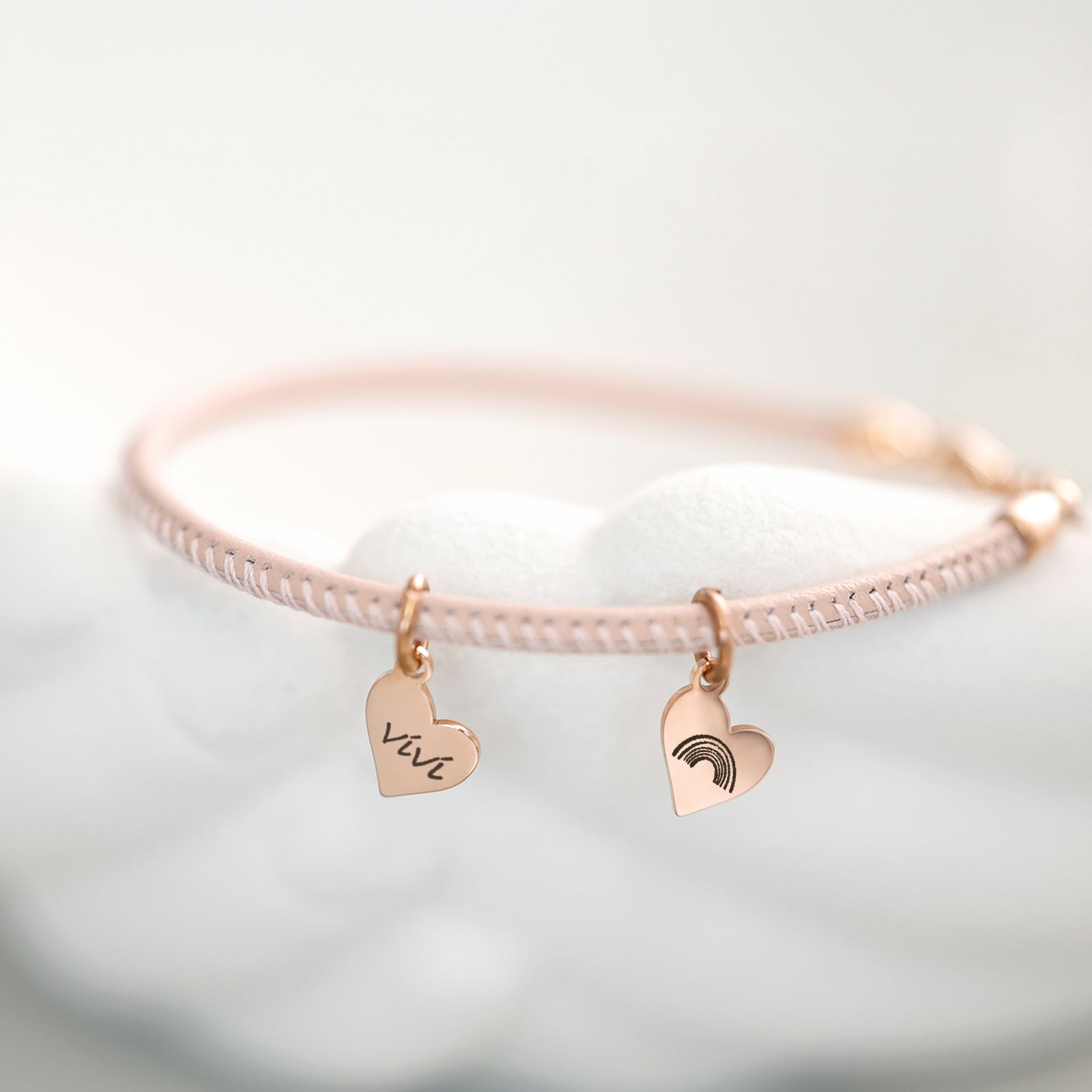 Lederarmband aus Nappaleder mit Gravur - Namenarmband - Personalisiertes Armband - Herzchen Armband - Familien Armband - AE016 - VIVIANNASCHMUCK