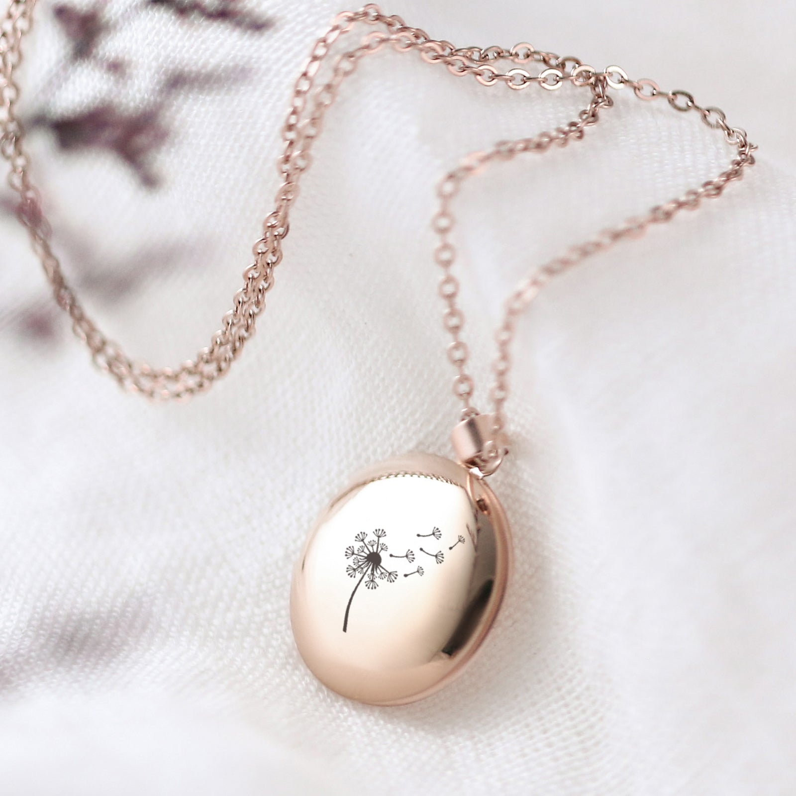 Medaillon Kette mit personalisierter Gravur Damen Halskette VIVIANNASCHMUCK
