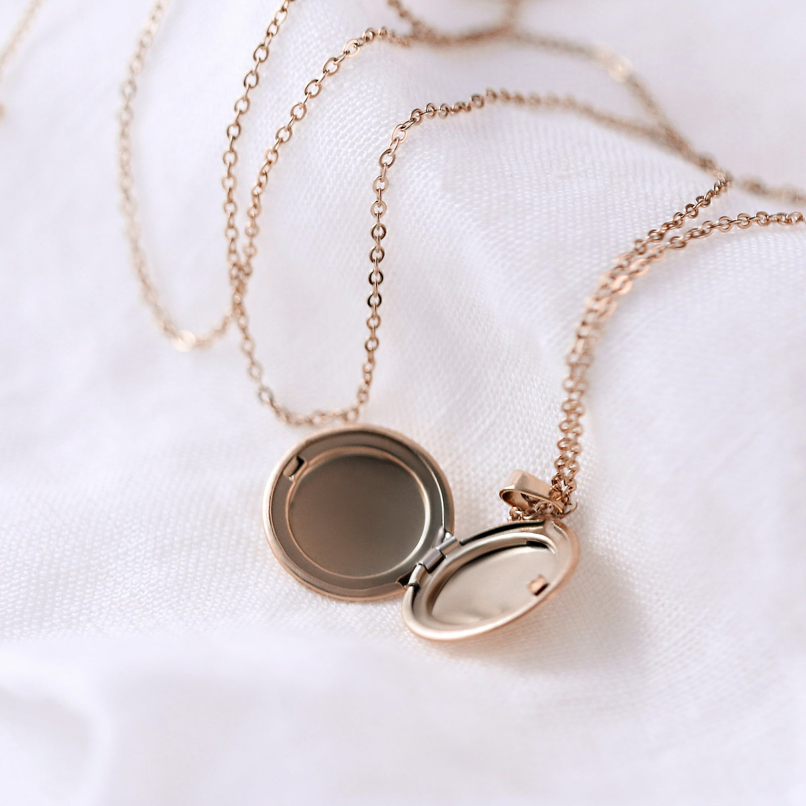 Medaillon Kette mit personalisierter Gravur Damen Halskette VIVIANNASCHMUCK