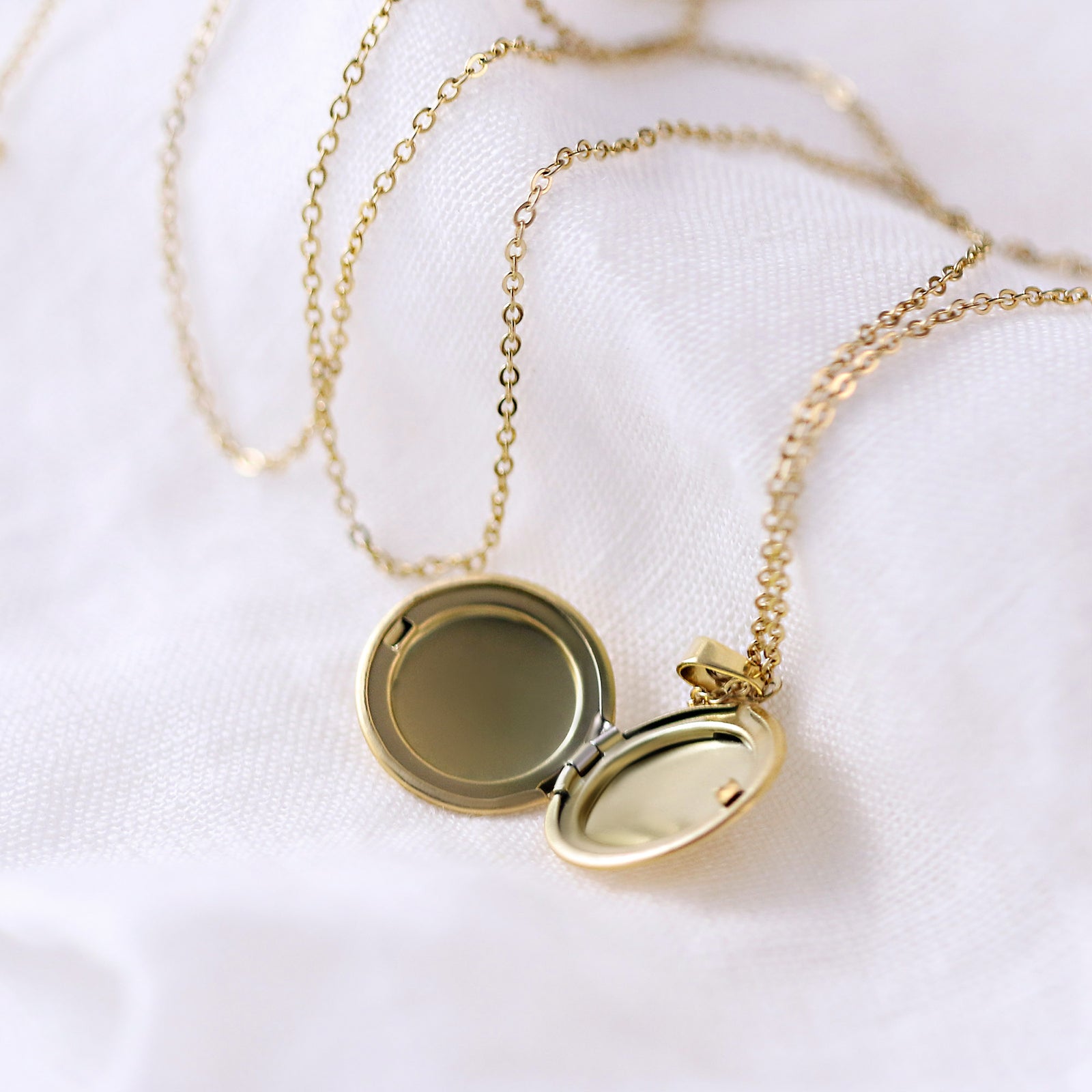 Personalized Locket Necklace – Photo Locket | VIVIANNA