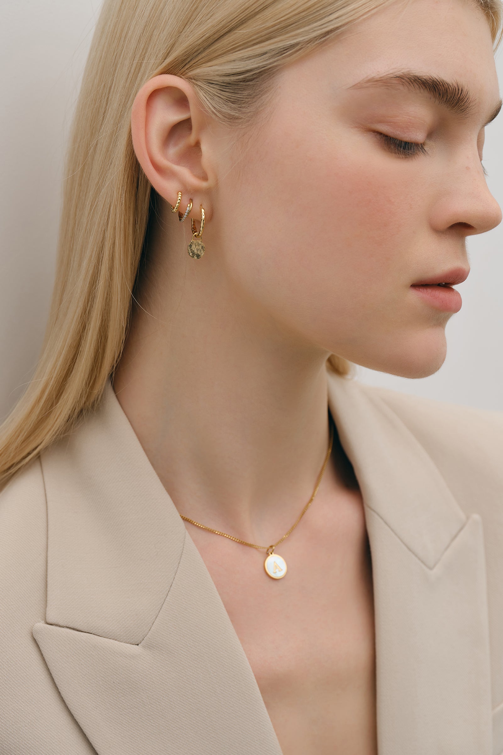 Perlmutt Buchstabenkette - 18k vergoldet Damen Halskette VIVIANNASCHMUCK