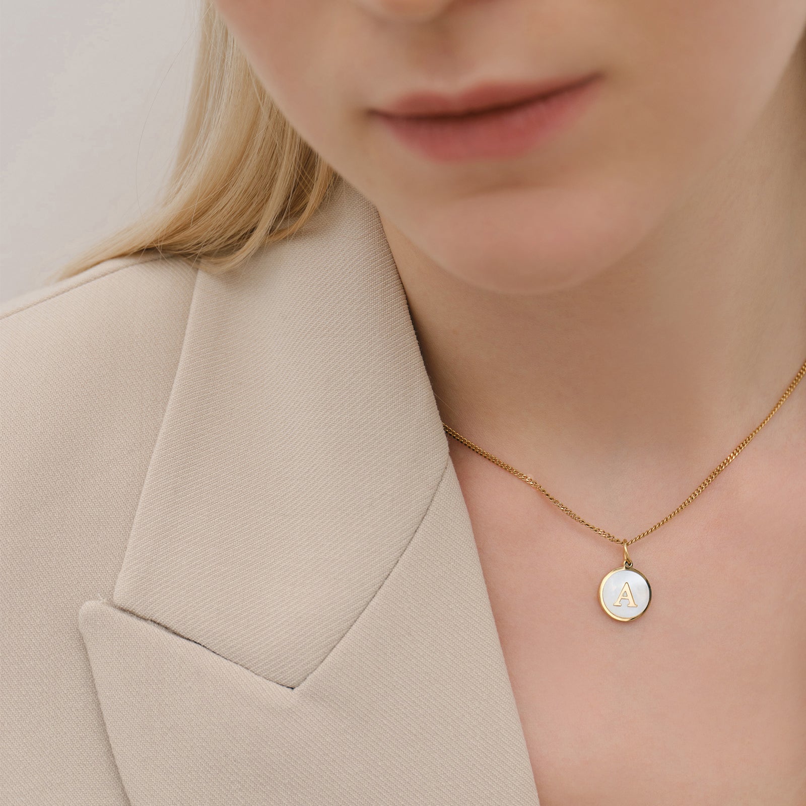 Personalisierte Perlmutt Buchstabenkette - VIVIANNASCHMUCK