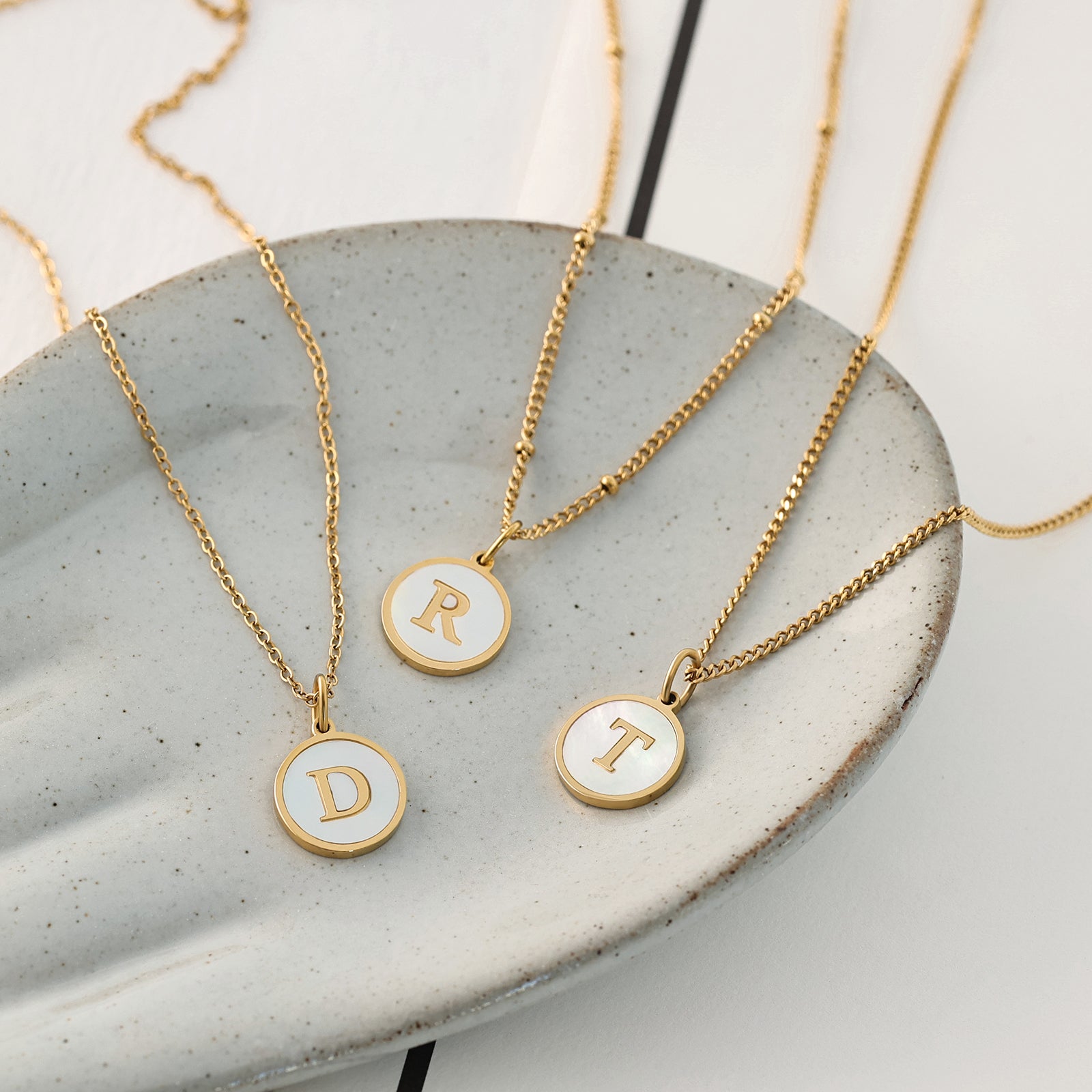Intialenkette mit Perlmutt & Gravur Damen Halskette VIVIANNASCHMUCK