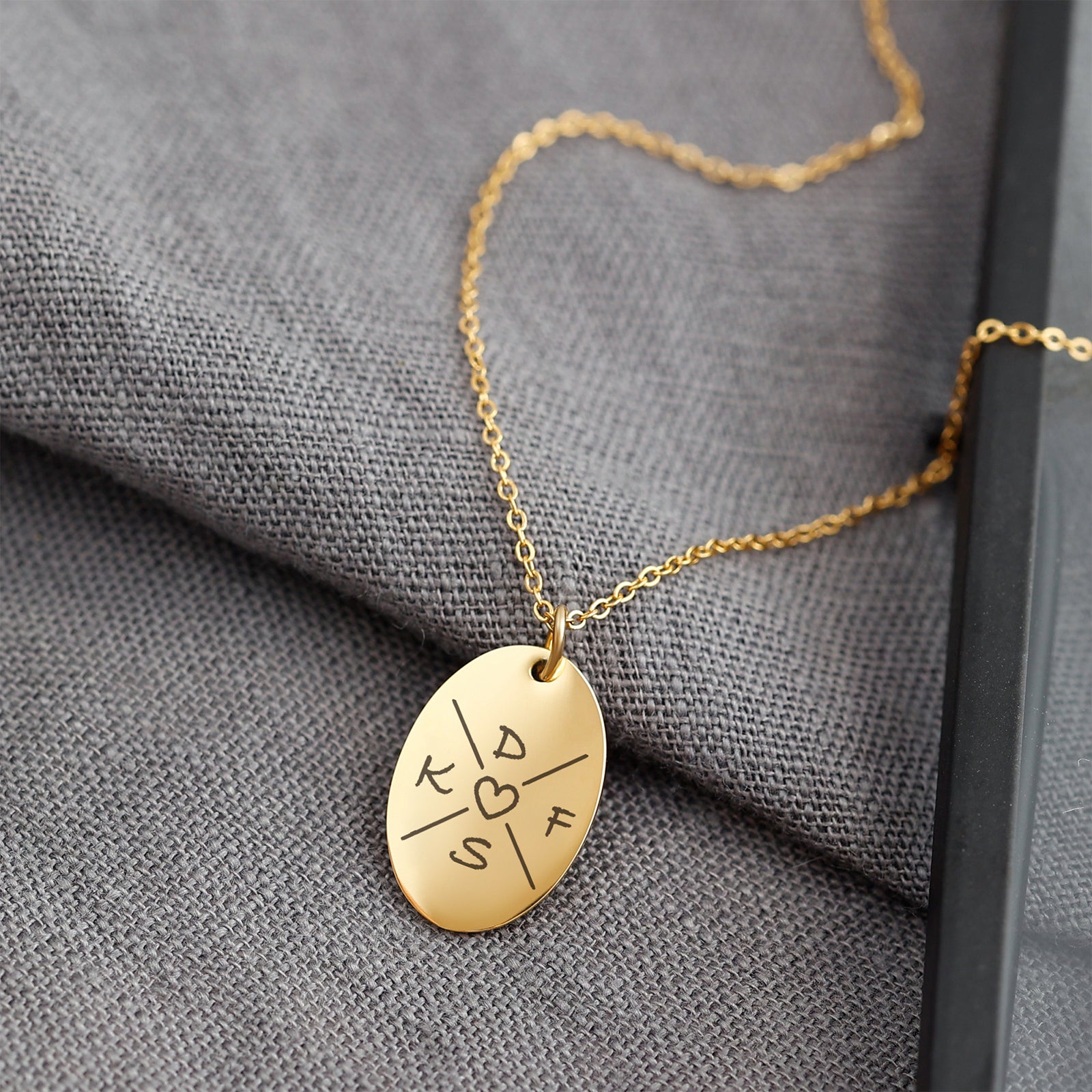 Personalisierte Kette mit ovalem Anhänger - VIVIANNASCHMUCK