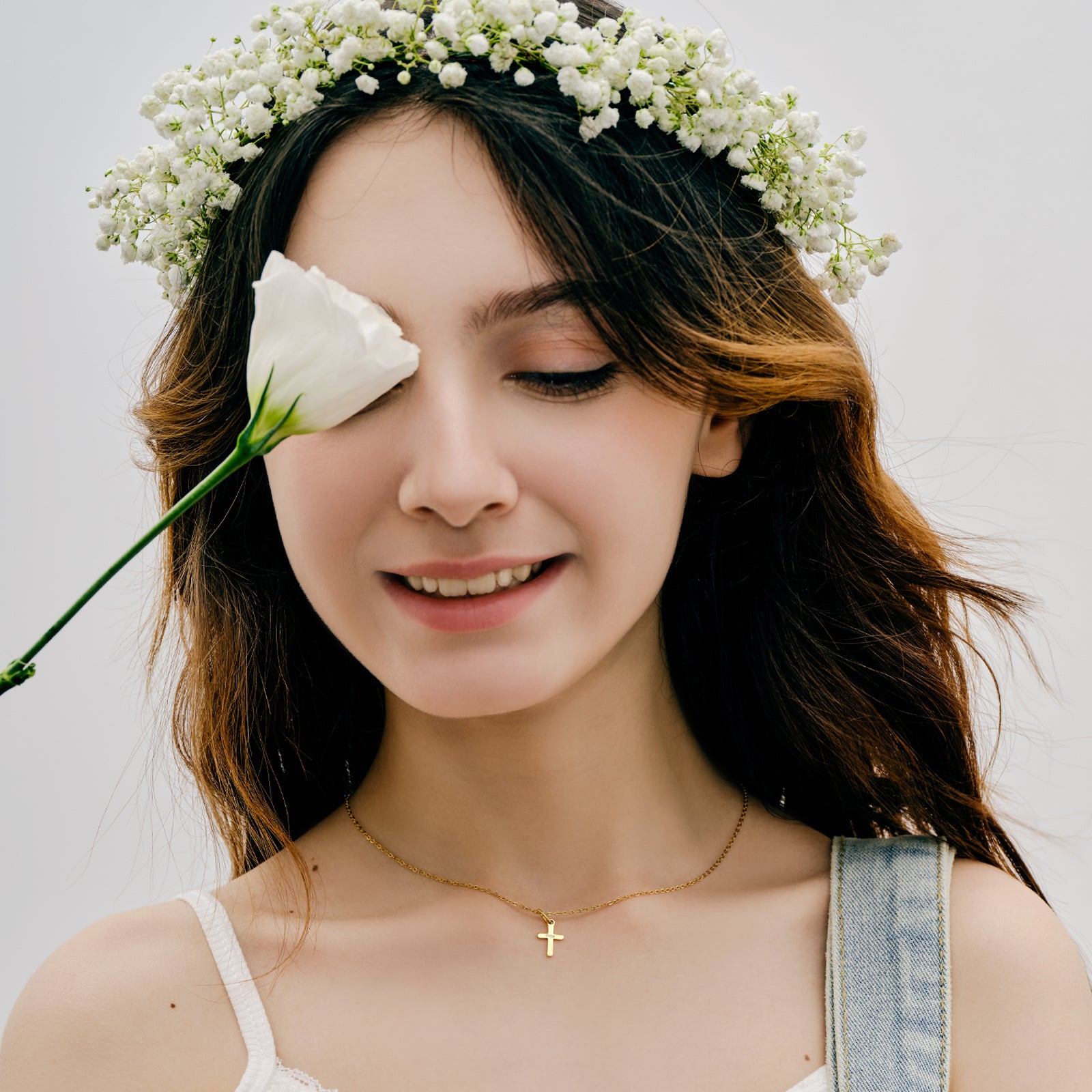 Mini Kreuz Halskette - Hochwertige personalisier- Kreuz Kette - Edelstahl - Kette mit Wunschgravur- Namenskette - Familien Halskette - KE011 - VIVIANNASCHMUCK