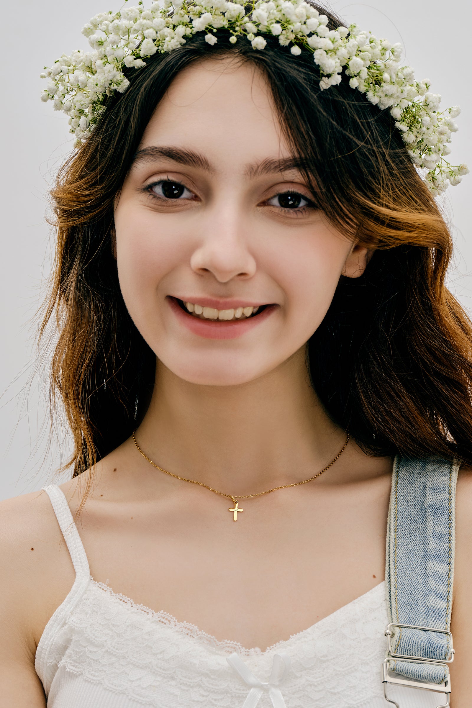 Mini Kreuz Halskette - Hochwertige personalisier- Kreuz Kette - Edelstahl - Kette mit Wunschgravur- Namenskette - Familien Halskette - KE011 - VIVIANNASCHMUCK