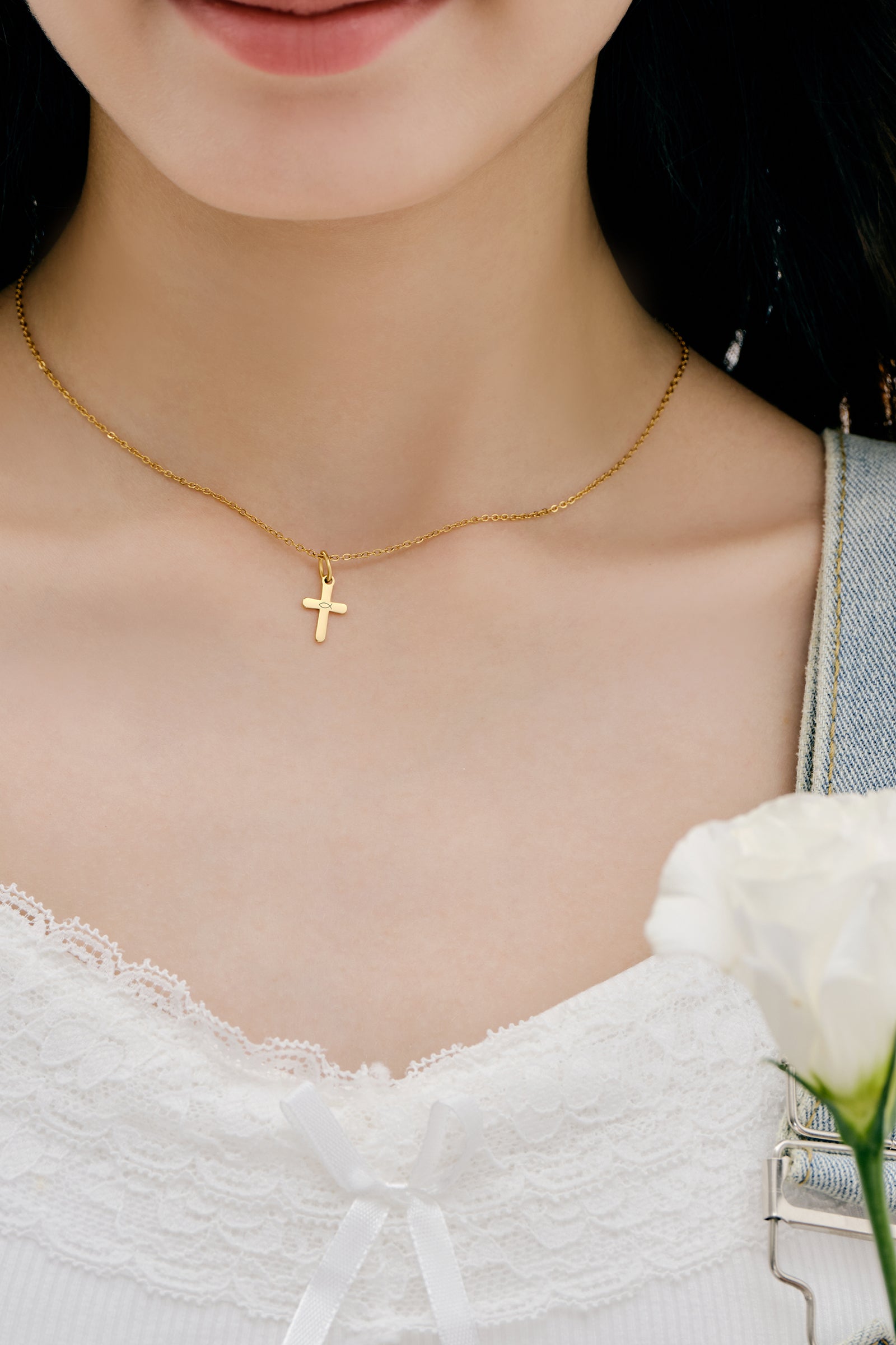 Mini Kreuz Halskette - Hochwertige personalisier- Kreuz Kette - Edelstahl - Kette mit Wunschgravur- Namenskette - Familien Halskette - KE011 - VIVIANNASCHMUCK