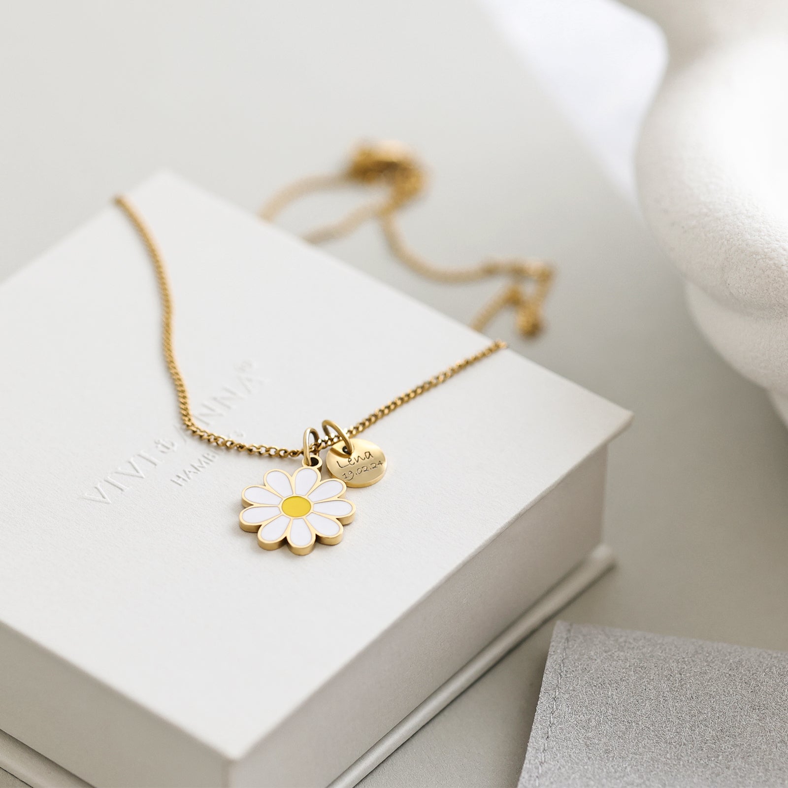 Personalisierte Gänseblümchen Anhänge Halskette - Florale mit Gravur - Panzerkette - Glück Blütenschmuck - Frühlings Geschenk - KE017 - VIVIANNASCHMUCK