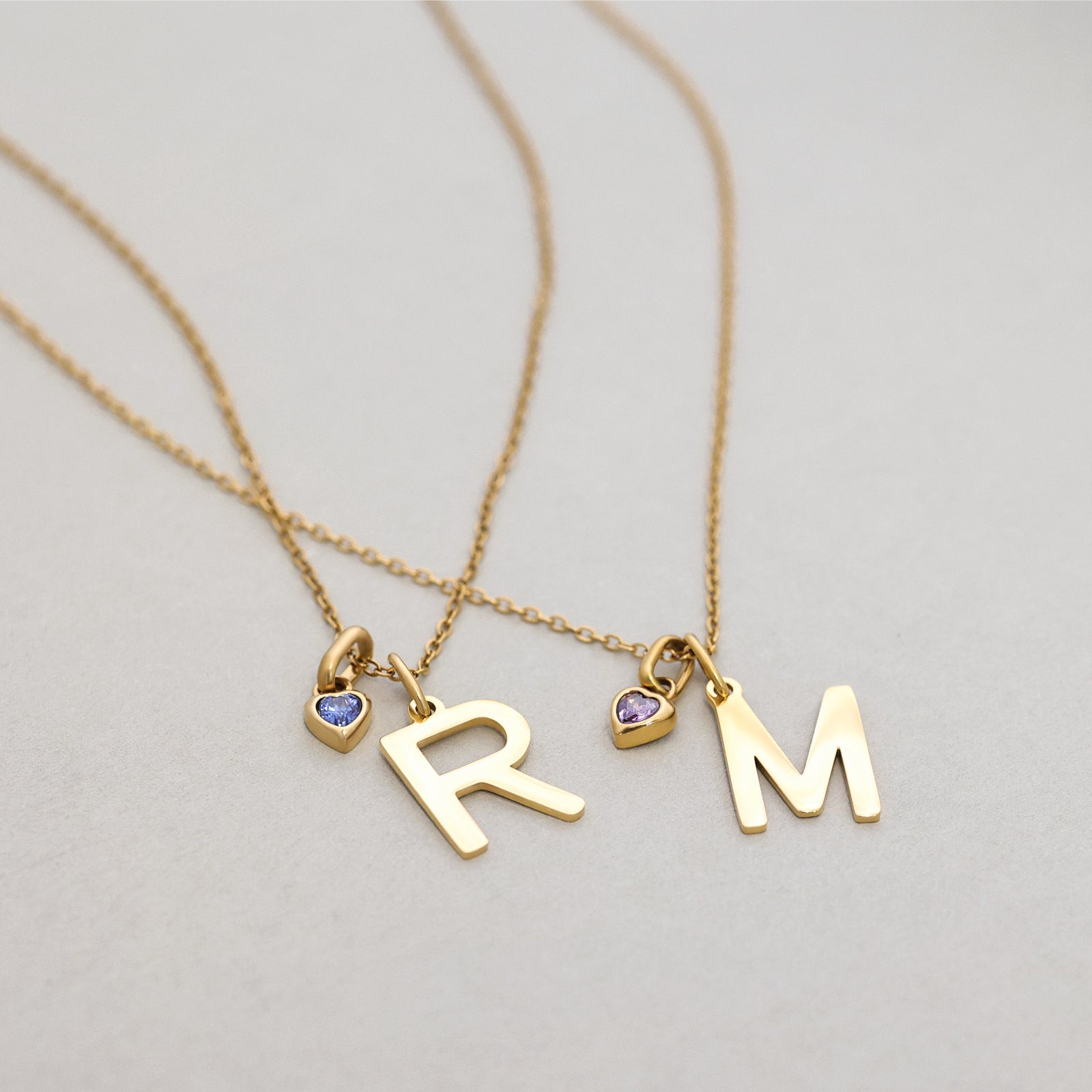Buchstabenkette mit Zirkonia Geburtsstein - Goldene Edelstahl Initialen Kette - Personalisierte Kette - Familien Namenskette - KE020 - VIVIANNASCHMUCK