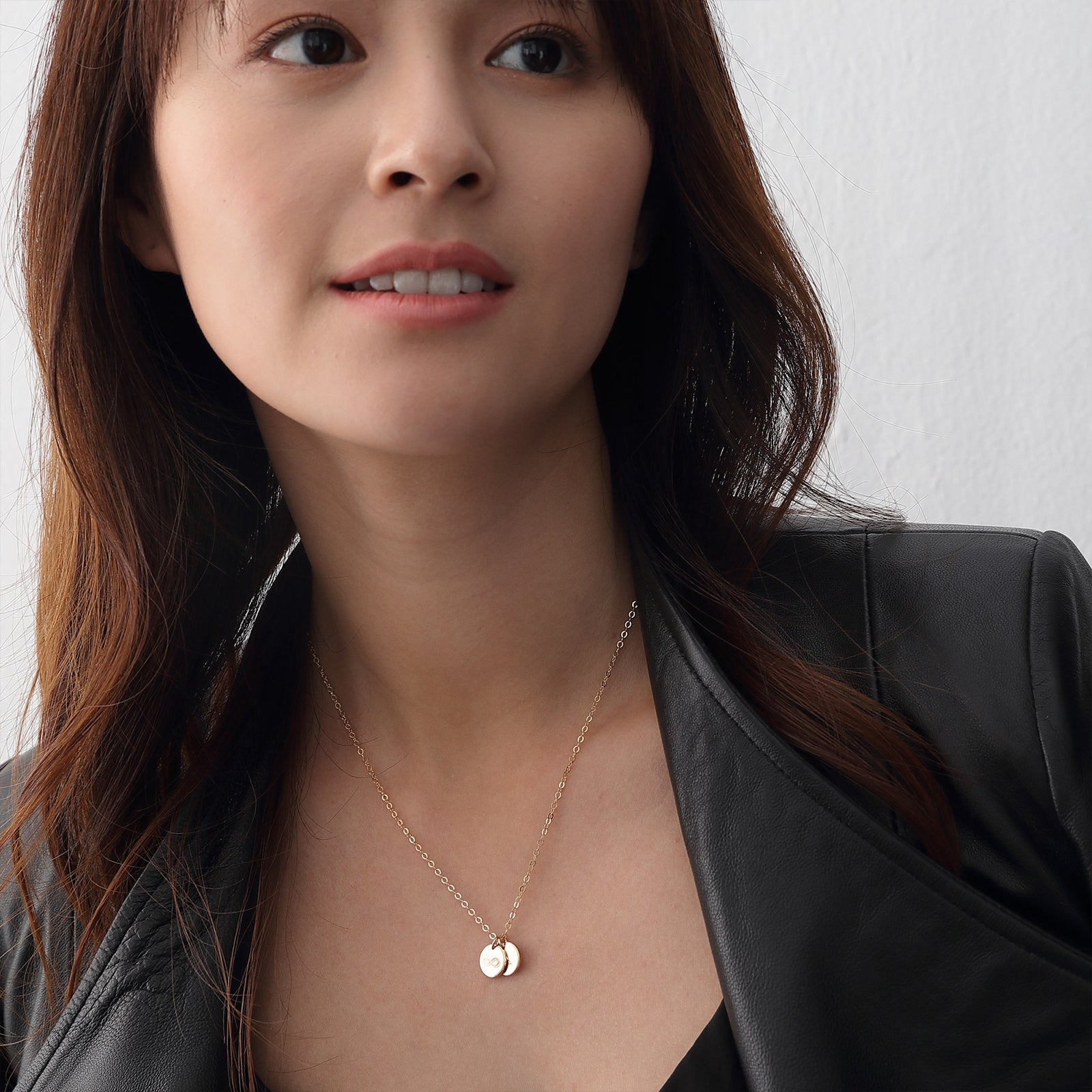 Personalisierte Kette mit rundem Plättchen