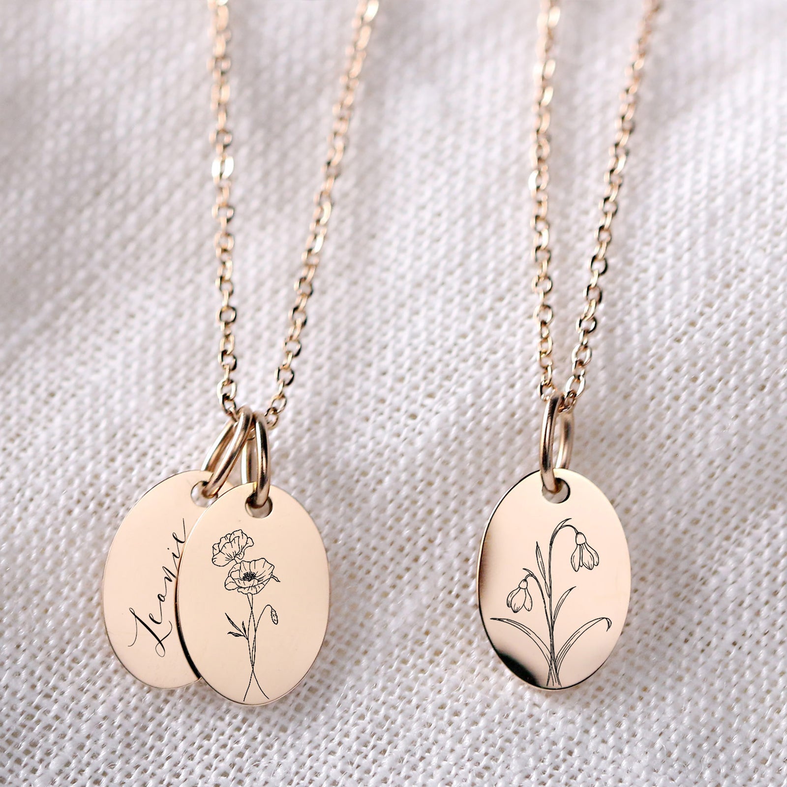 Personalized oval necklace with hand-drawn birth flowers