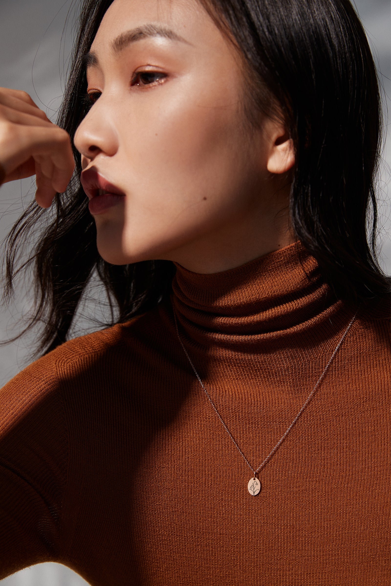 Geburtsblumen Halskette â Ovaler AnhĂ€nger mit Gravur