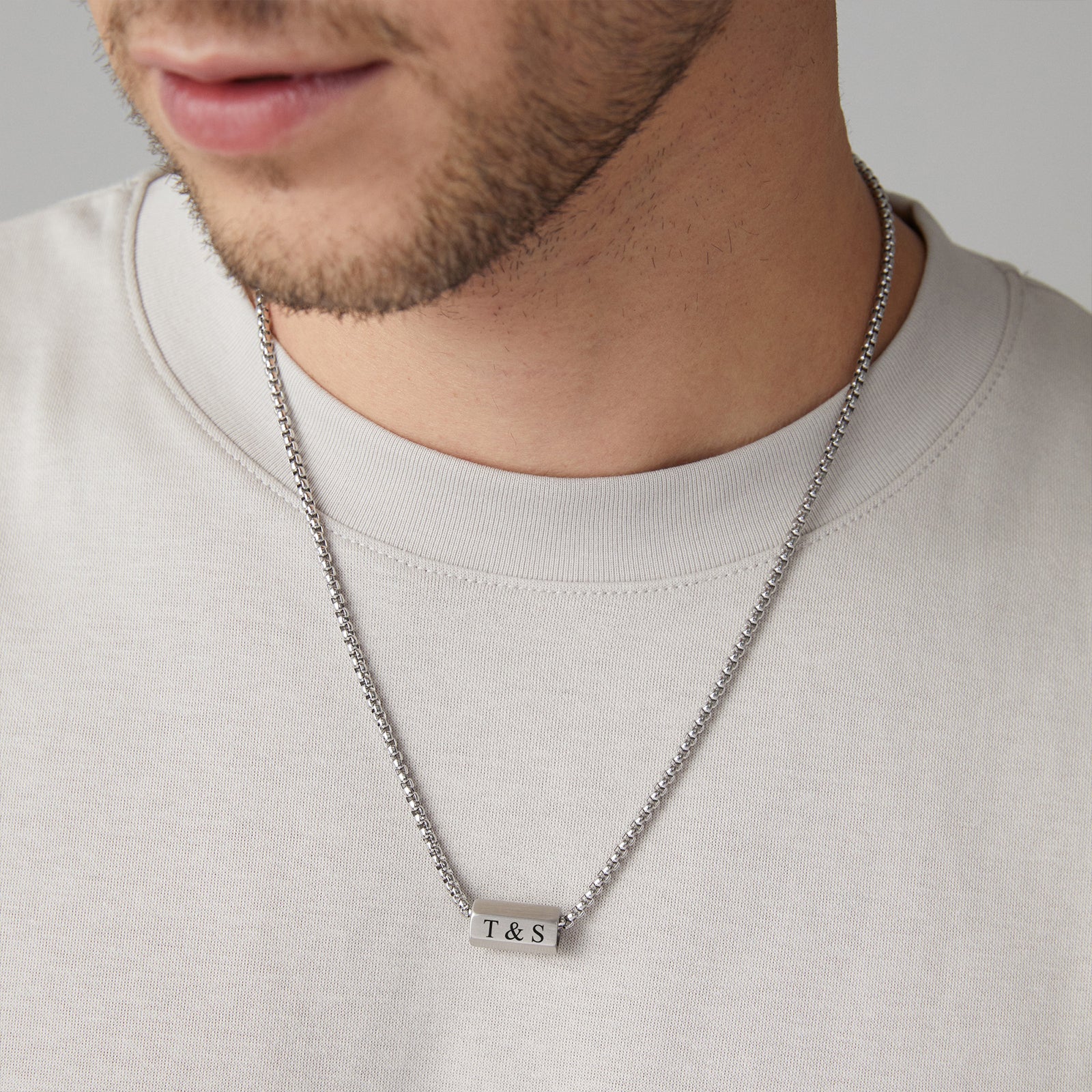 Personalisierte Herren Kette mit 6-seitigem Gravur-Anhänger – Familienkette aus Edelstahl