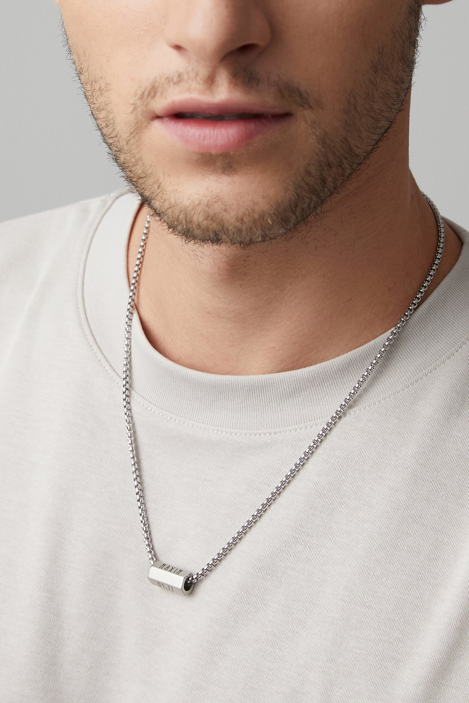 Personalisierte Herren Kette mit 6-seitigem Gravur-Anhänger – Familienkette aus Edelstahl