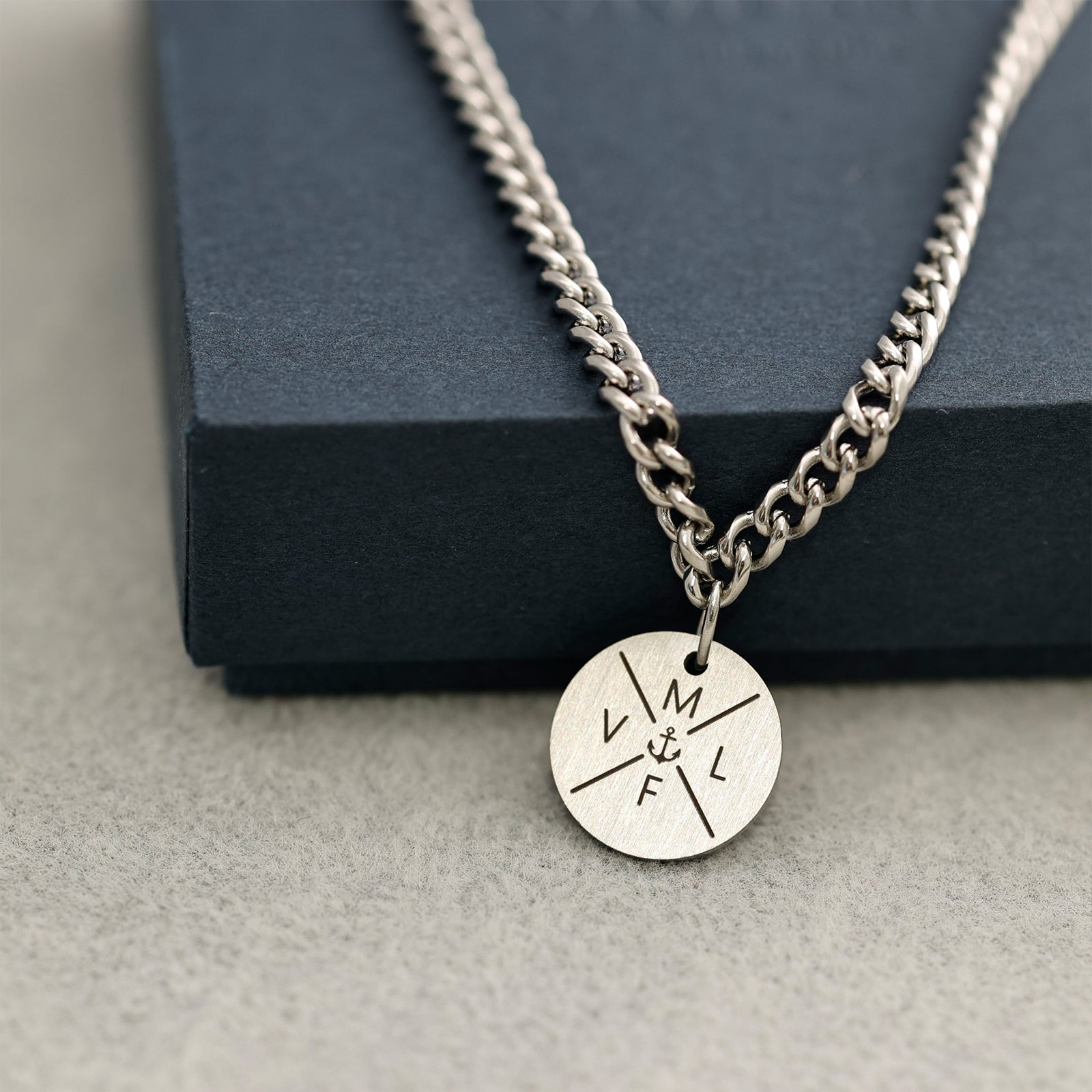 Personalisierte Herren matt Halskette - Panzekette mit Wunschgravur - Edelstahl Namenskette - Familien Halskette - Geschenk für ihn - HK011 - VIVIANNASCHMUCK