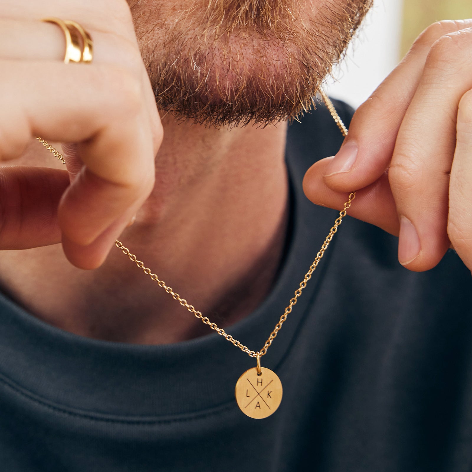 Minimalistische Herren Halskette mit mattiertem Gravurplättchen Herren Halskette VIVIANNASCHMUCK