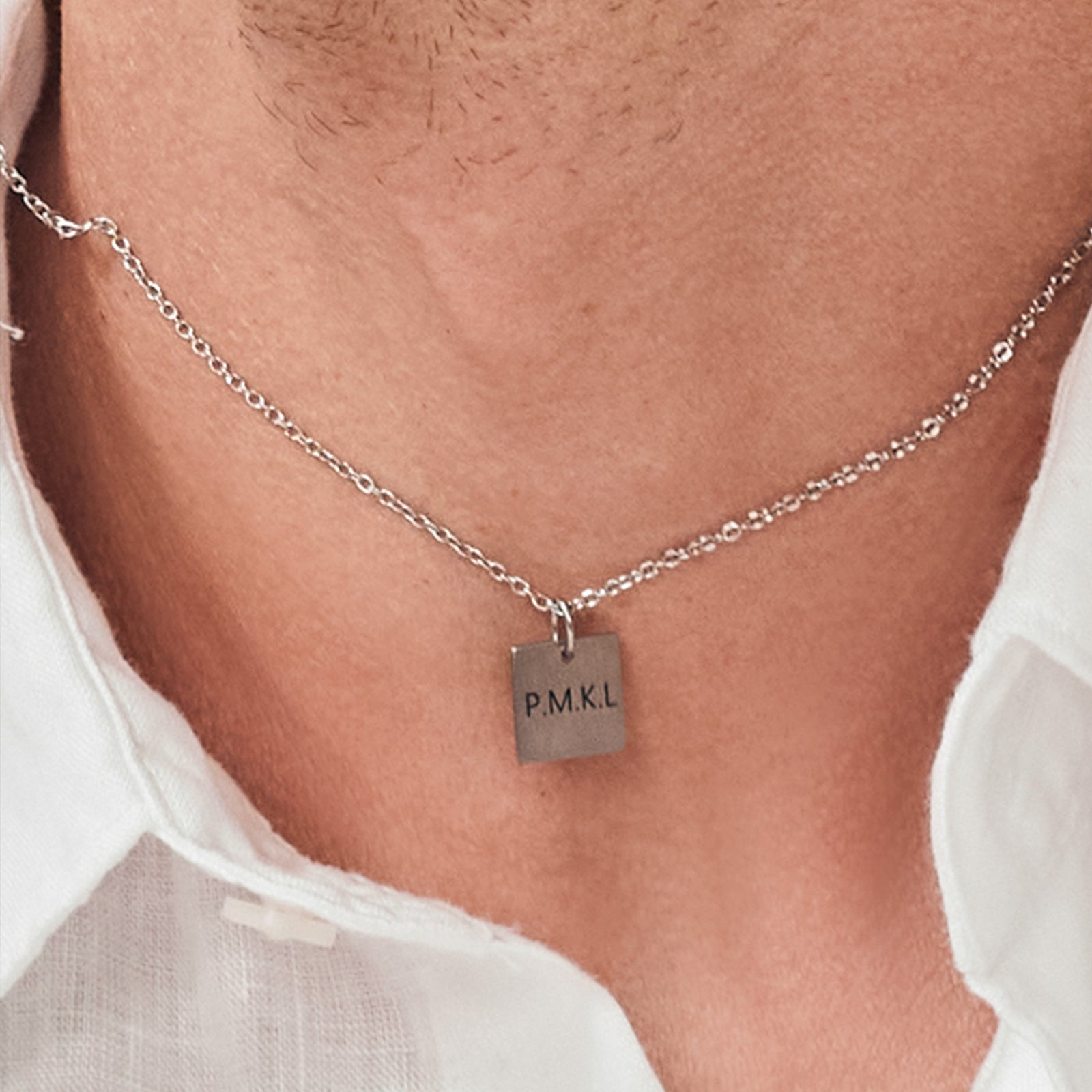 Personalisierte Männerkette mit eckigem Plättchen