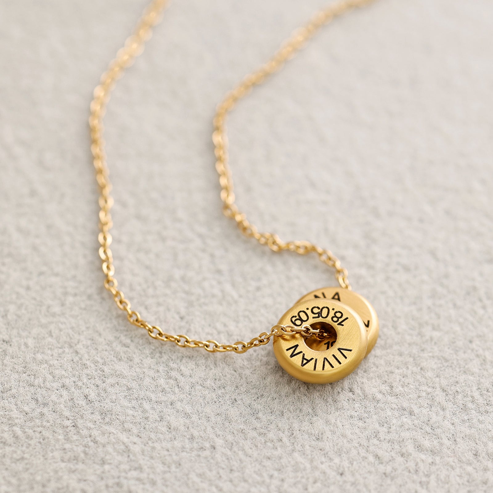 High-quality men's necklace with round plate