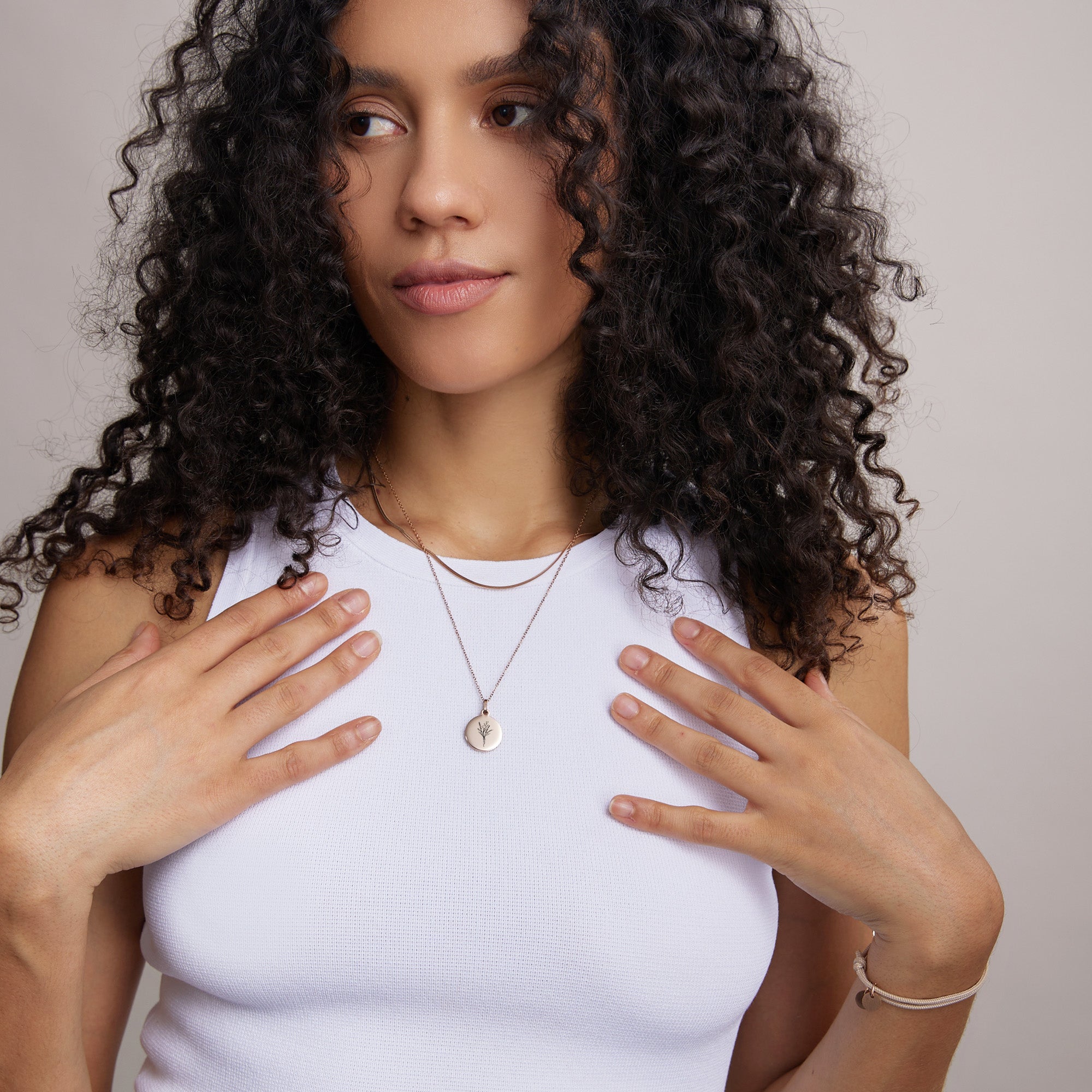 Individuelle Medaillonkette mit Foto und Wunschgravur Damen Halskette VIVIANNASCHMUCK