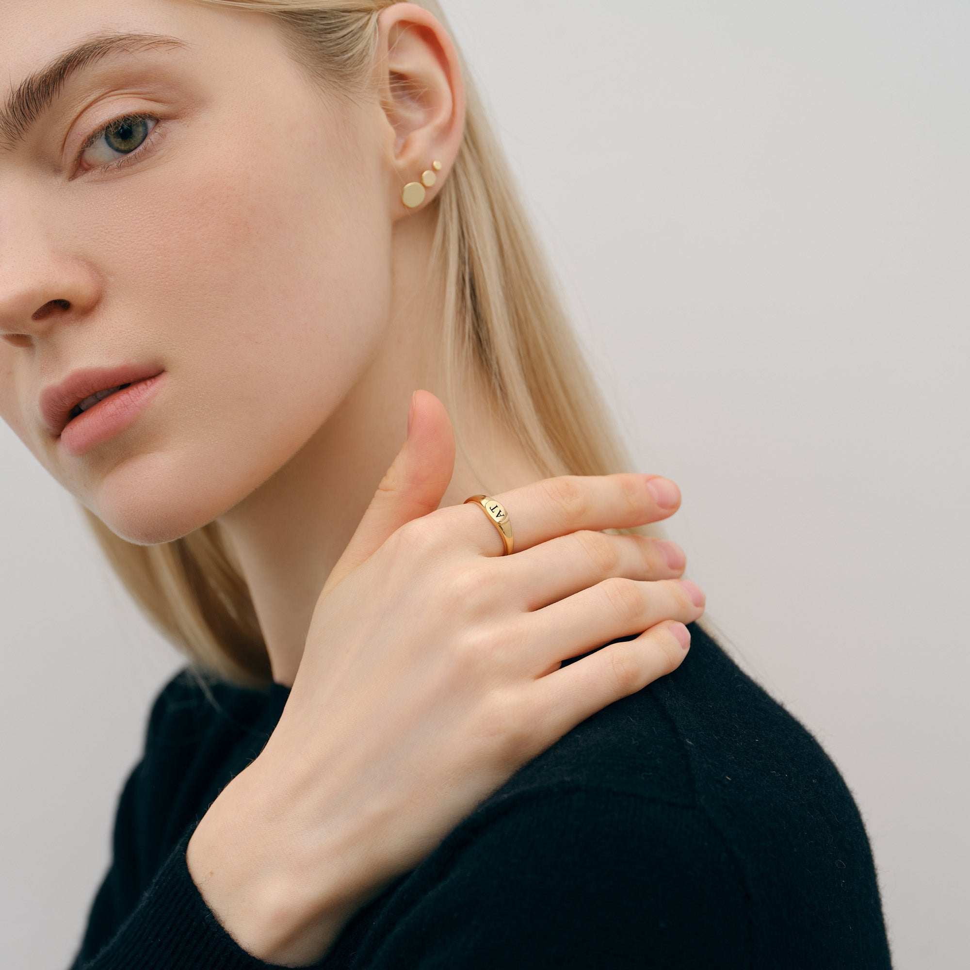 Mini-Siegelring mit Wunschgravur Damen Ringe VIVIANNASCHMUCK