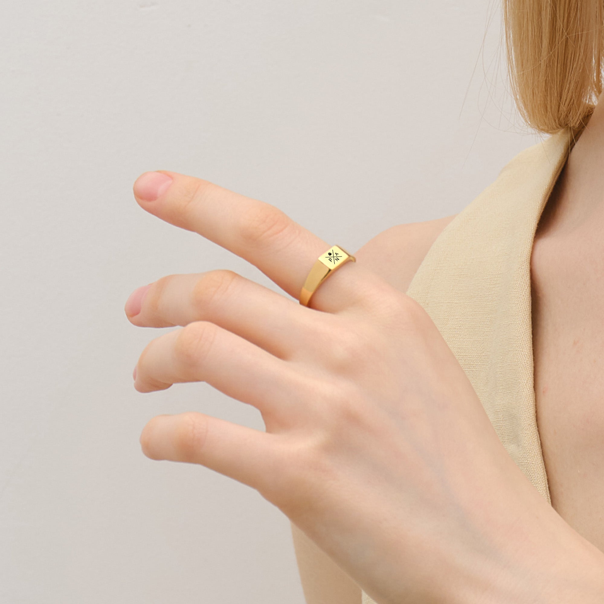 Klassischer Siegelring mit Gravur - rechteckig Damen Ringe VIVIANNASCHMUCK