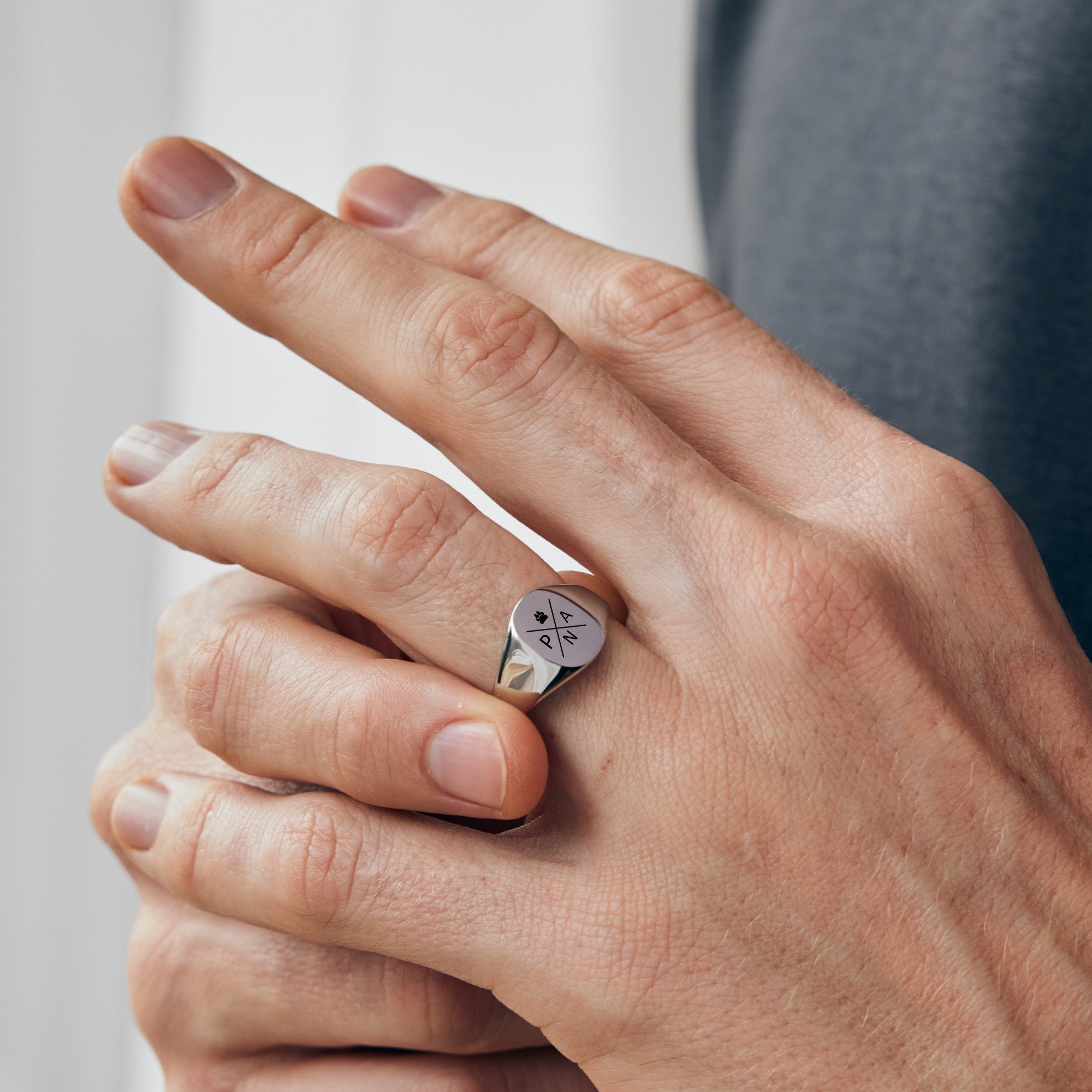 Herren Siegelring mit Gravur - VIVIANNASCHMUCK