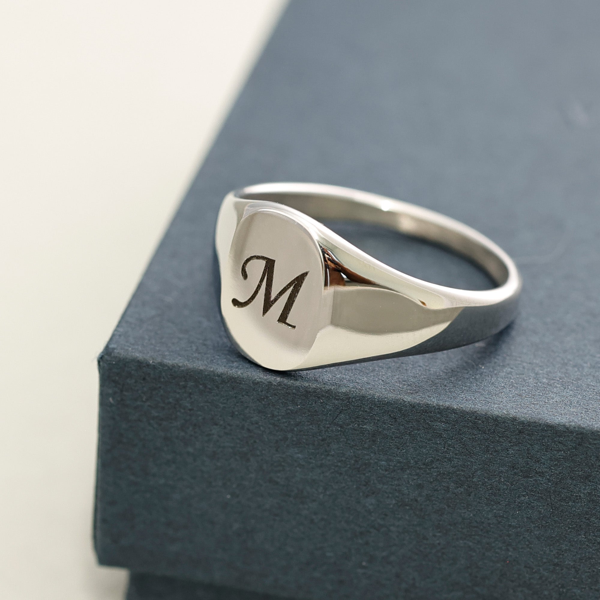 Herren Siegelring mit Gravur - VIVIANNASCHMUCK