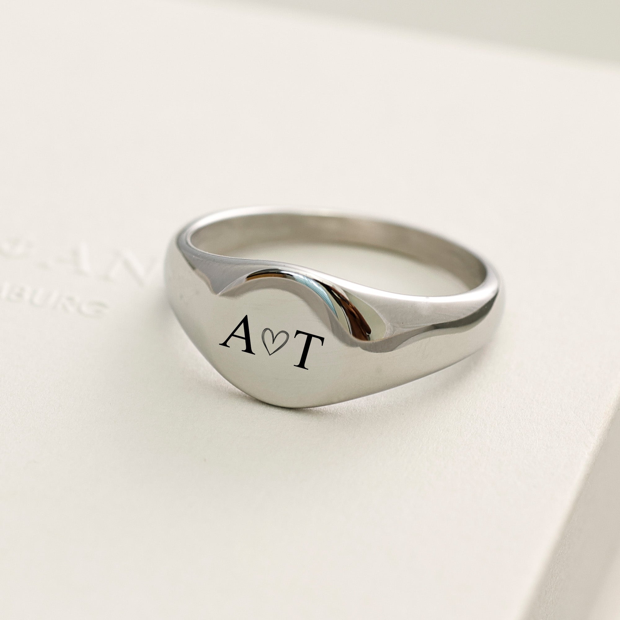 Siegelring mit Gravur - rund - H - VIVIANNASCHMUCK