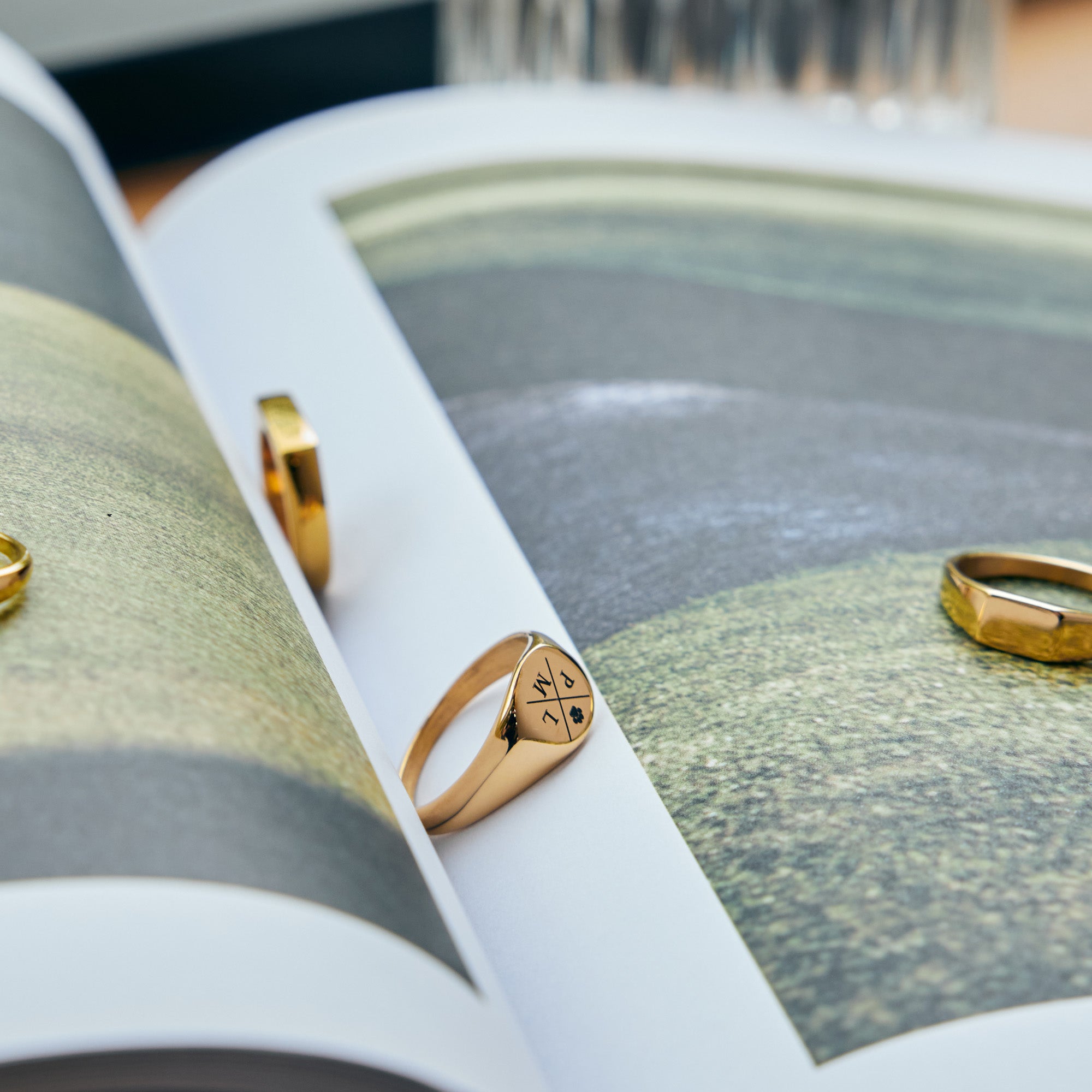 Siegelring mit Gravur - rund - H - VIVIANNASCHMUCK