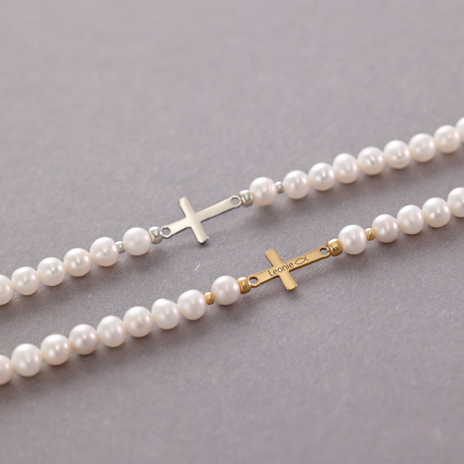 Süßwasserperlen Kreuz-Armband mit Gravur - Geschenk zur Konfirmation mit Karte Kinder Armband VIVIANNASCHMUCK