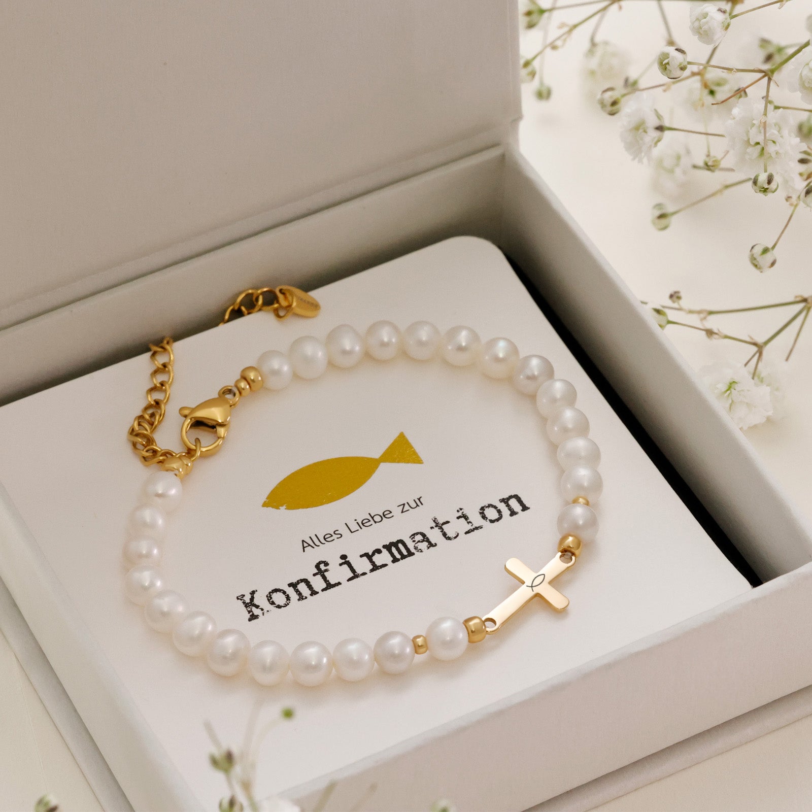 Süßwasserperlen Kreuz-Armband mit Gravur - Geschenk zur Konfirmation mit Karte
