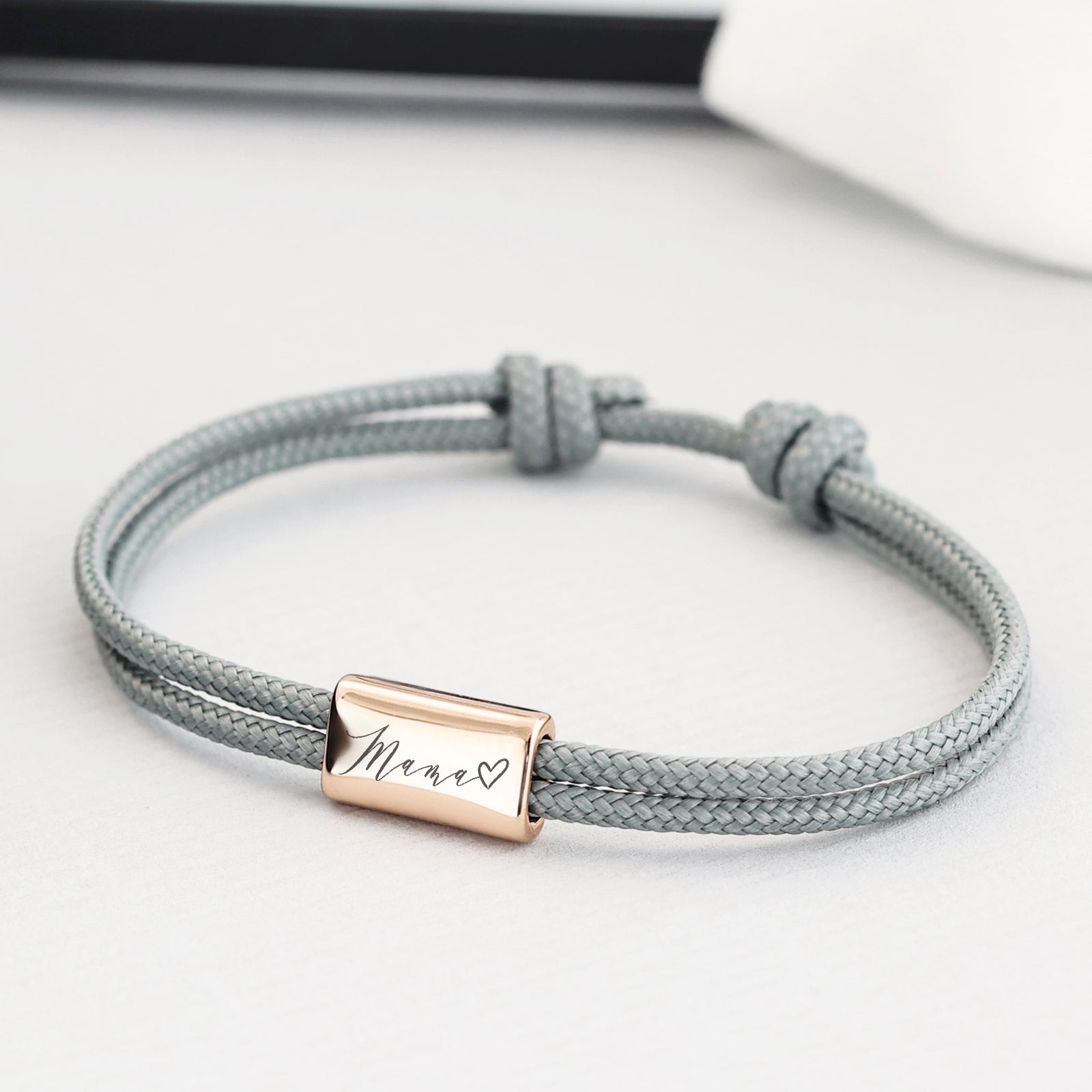 Zartes Segeltau-Armband mit personalisierter Gravurperle