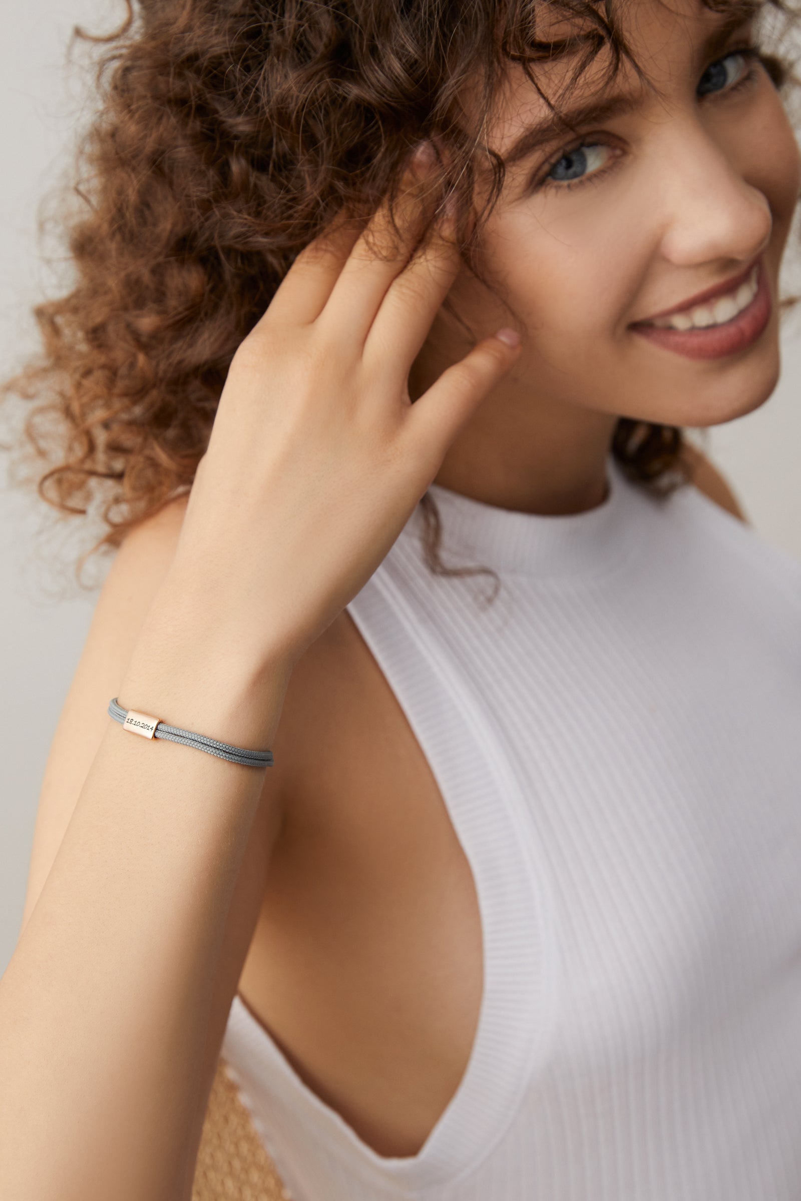 Zartes Segeltau-Armband mit personalisierter Gravurperle