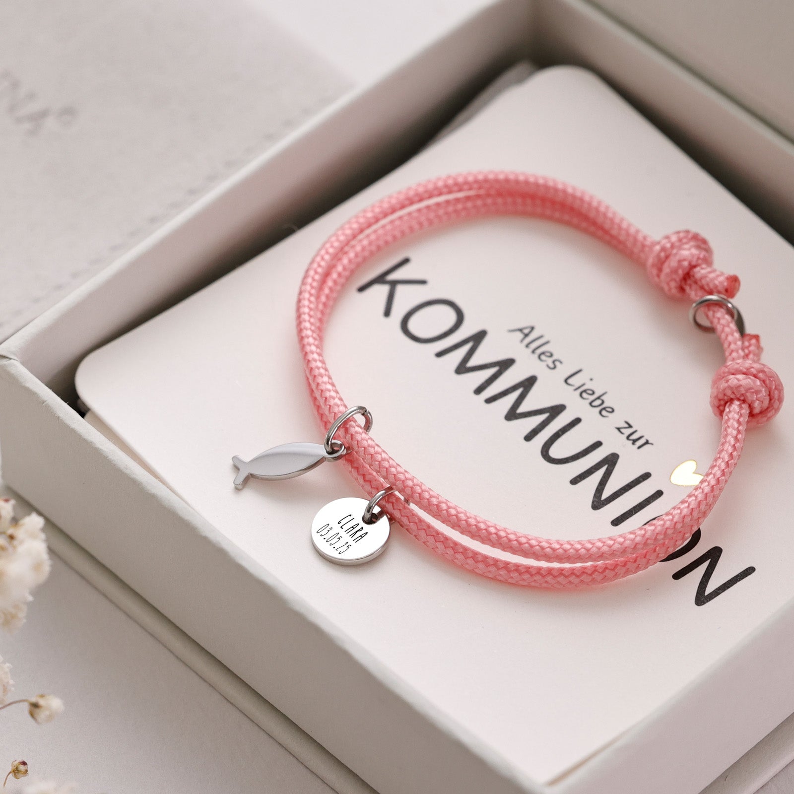 Ichthus-Armband mit personalisiertem Plättchen - Geschenk zur Kommunion mit Karte