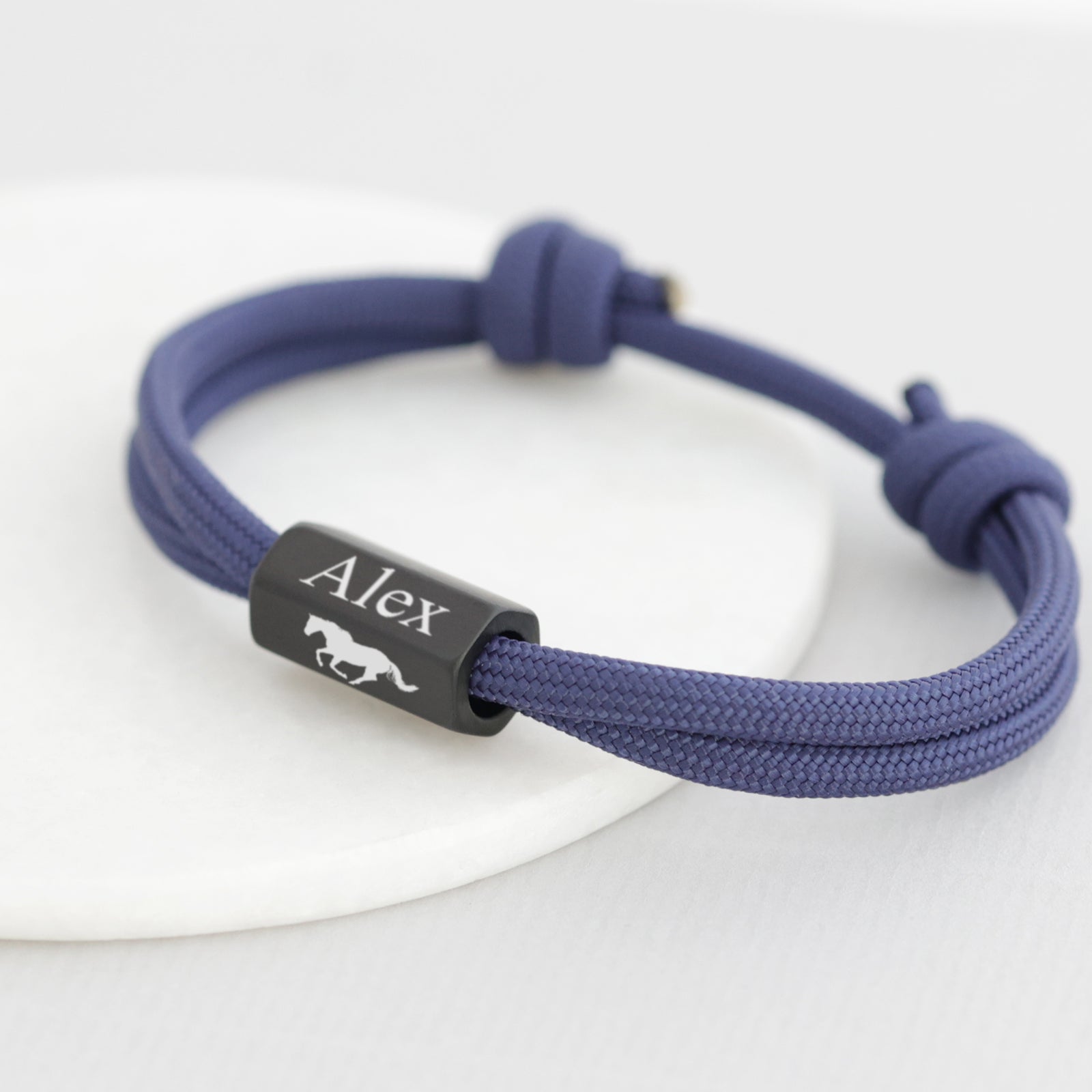 Herrenarmband aus Segeltau mit 6-seitiger Gravurperle